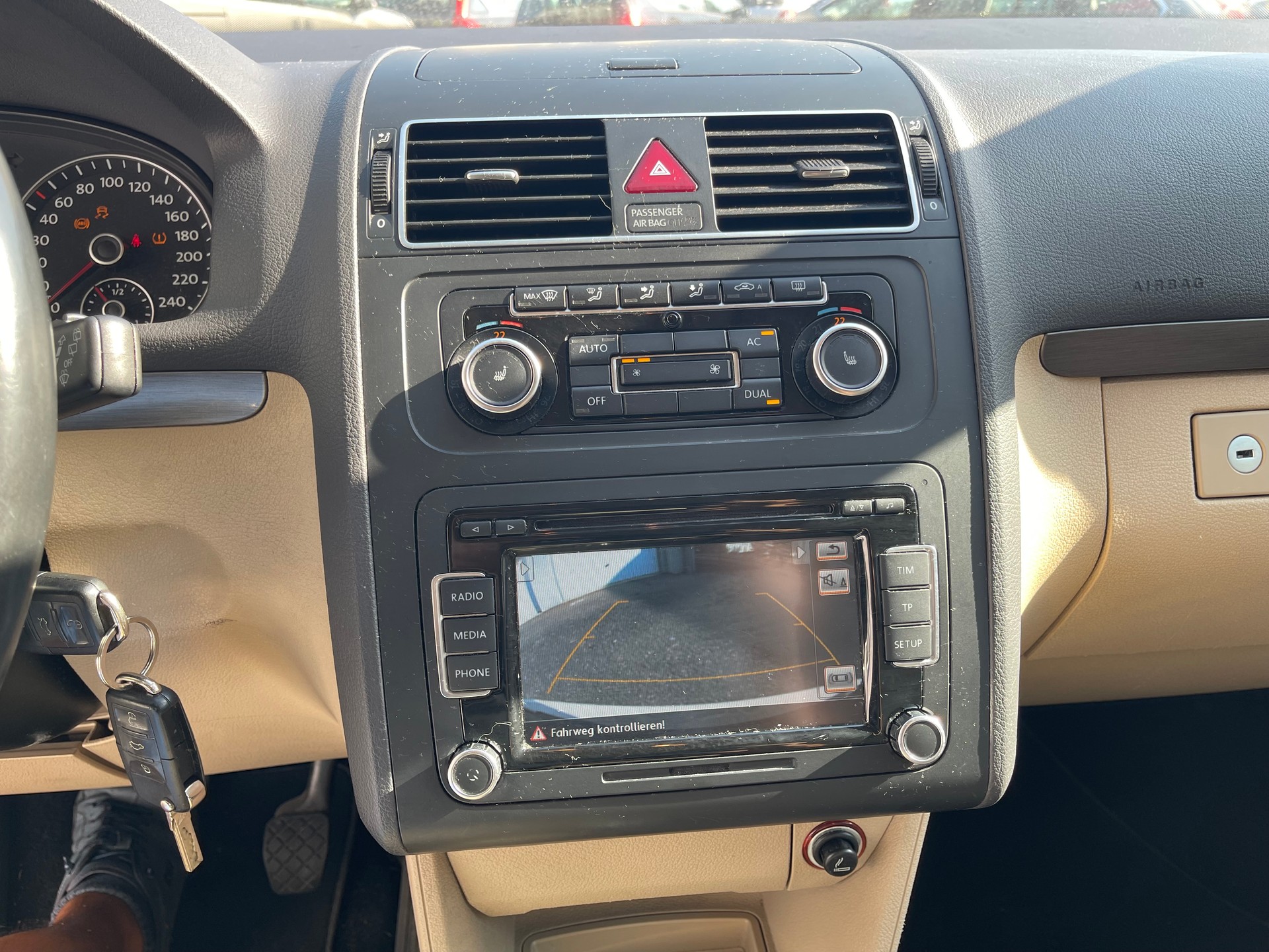 VW Touran 1.6 TDI BlueMotion Technology Trendline-image-11