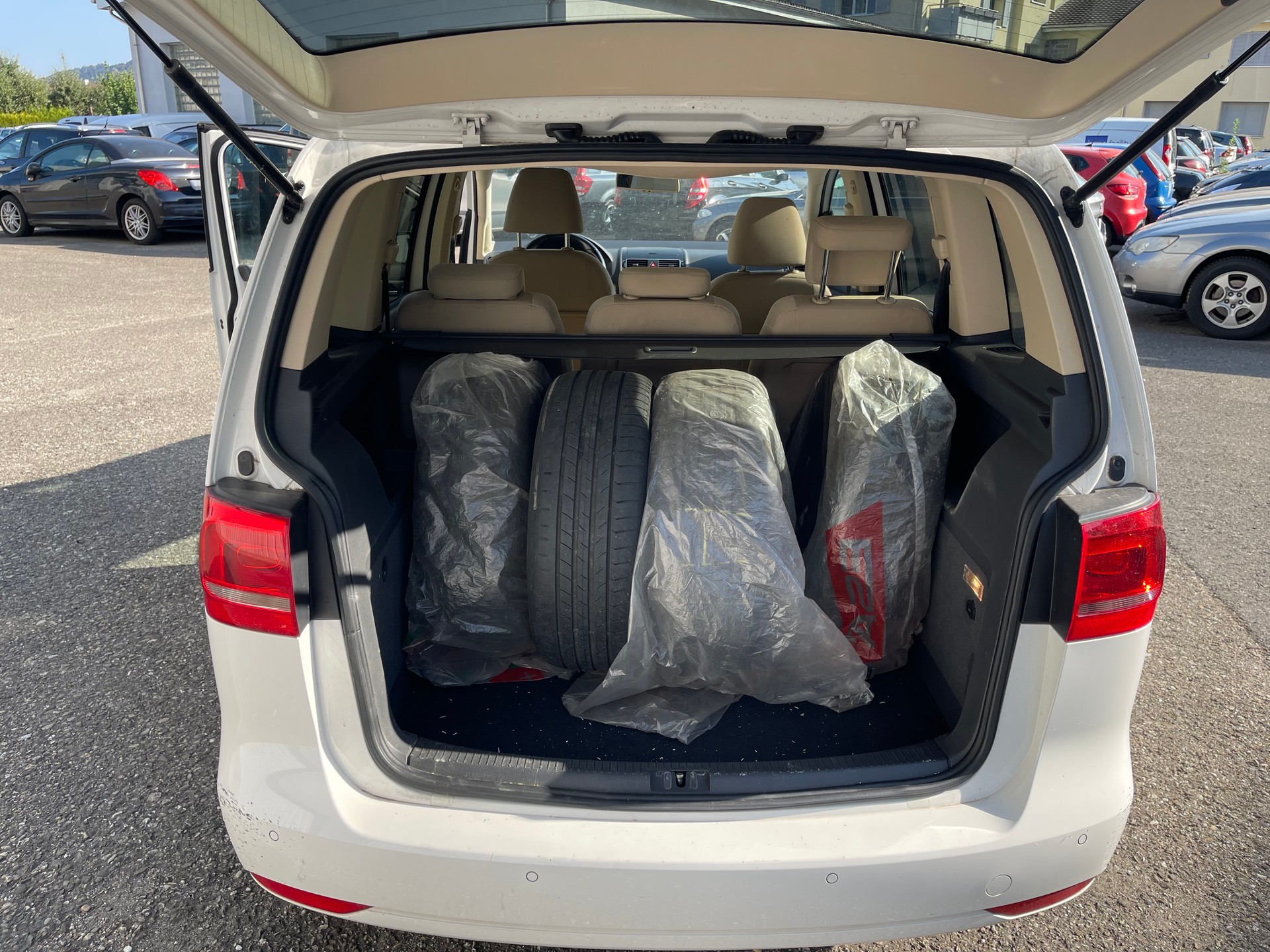 VW Touran 1.6 TDI BlueMotion Technology Trendline-image-9