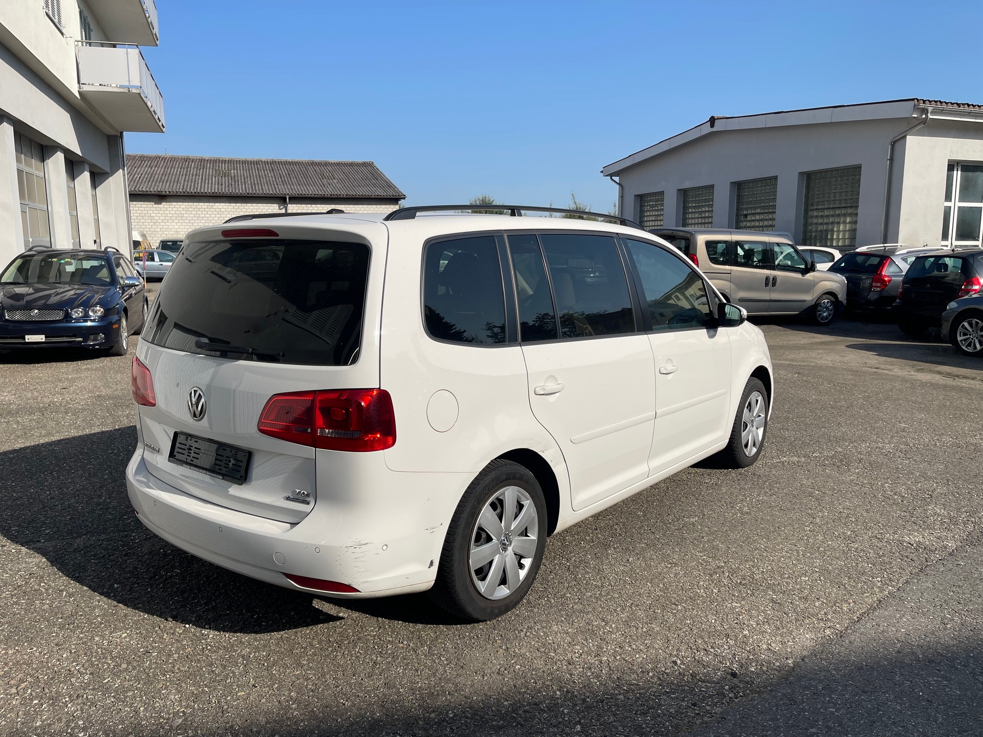 VW Touran 1.6 TDI BlueMotion Technology Trendline-image-4