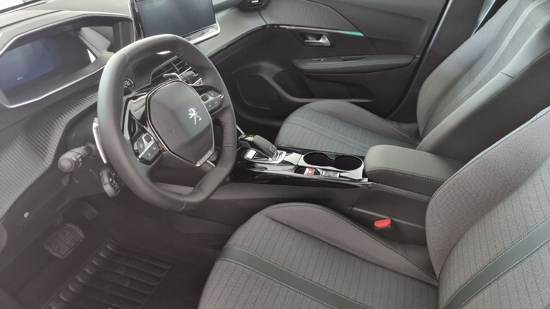 PEUGEOT 208 1.2 PureT All.P. EAT8-image-3