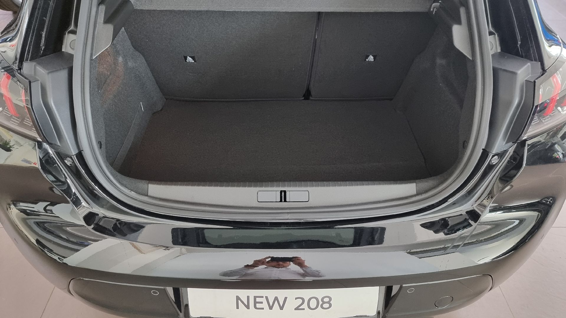 PEUGEOT 208 1.2 PureT All.P. EAT8-image-7