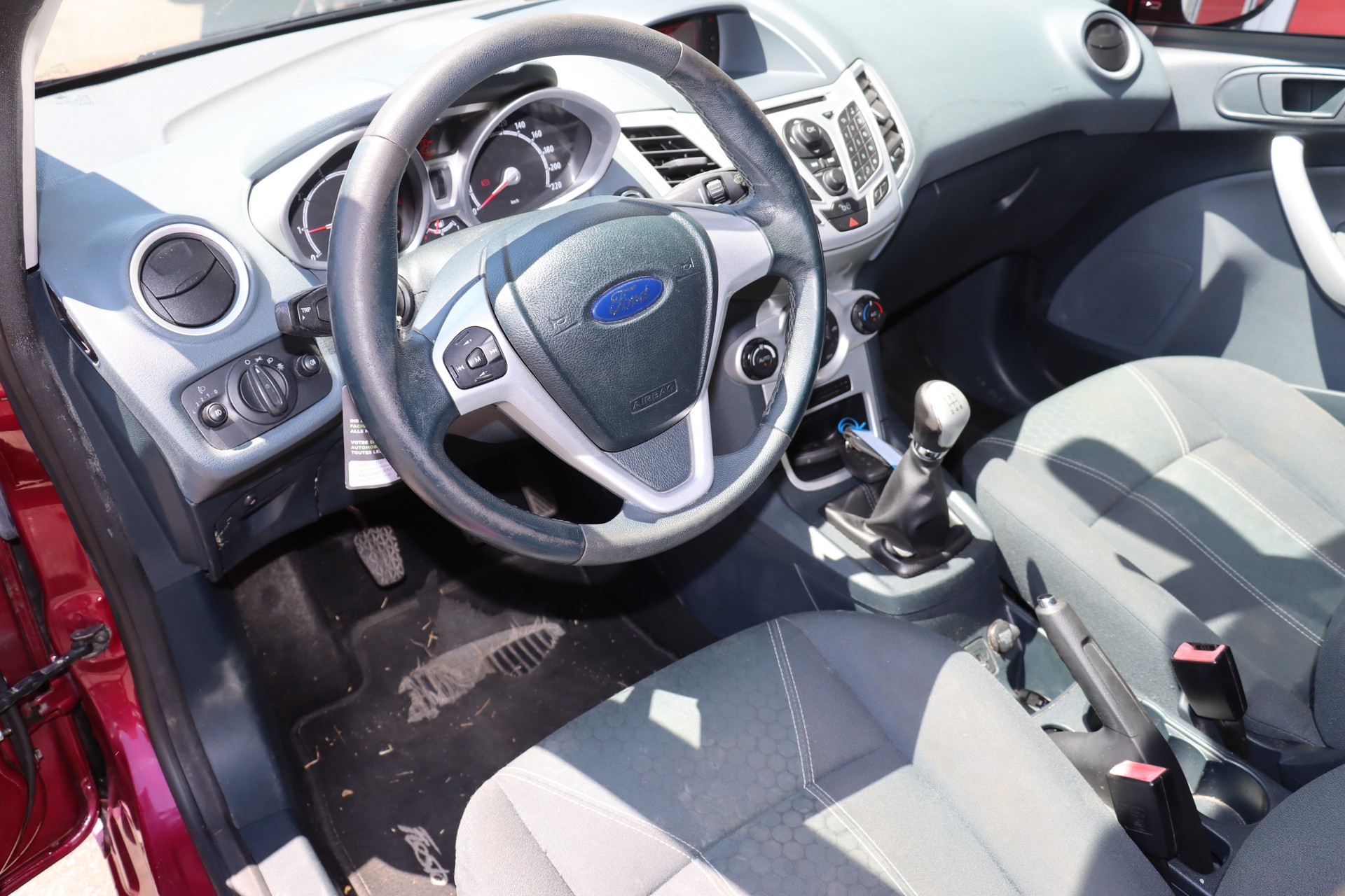 FORD Fiesta 1.6 16V Titanium-image-8