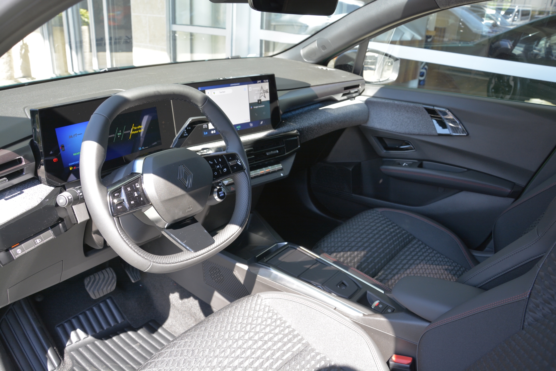RENAULT CLIO techno full hybrid E-Tech 160-image-4