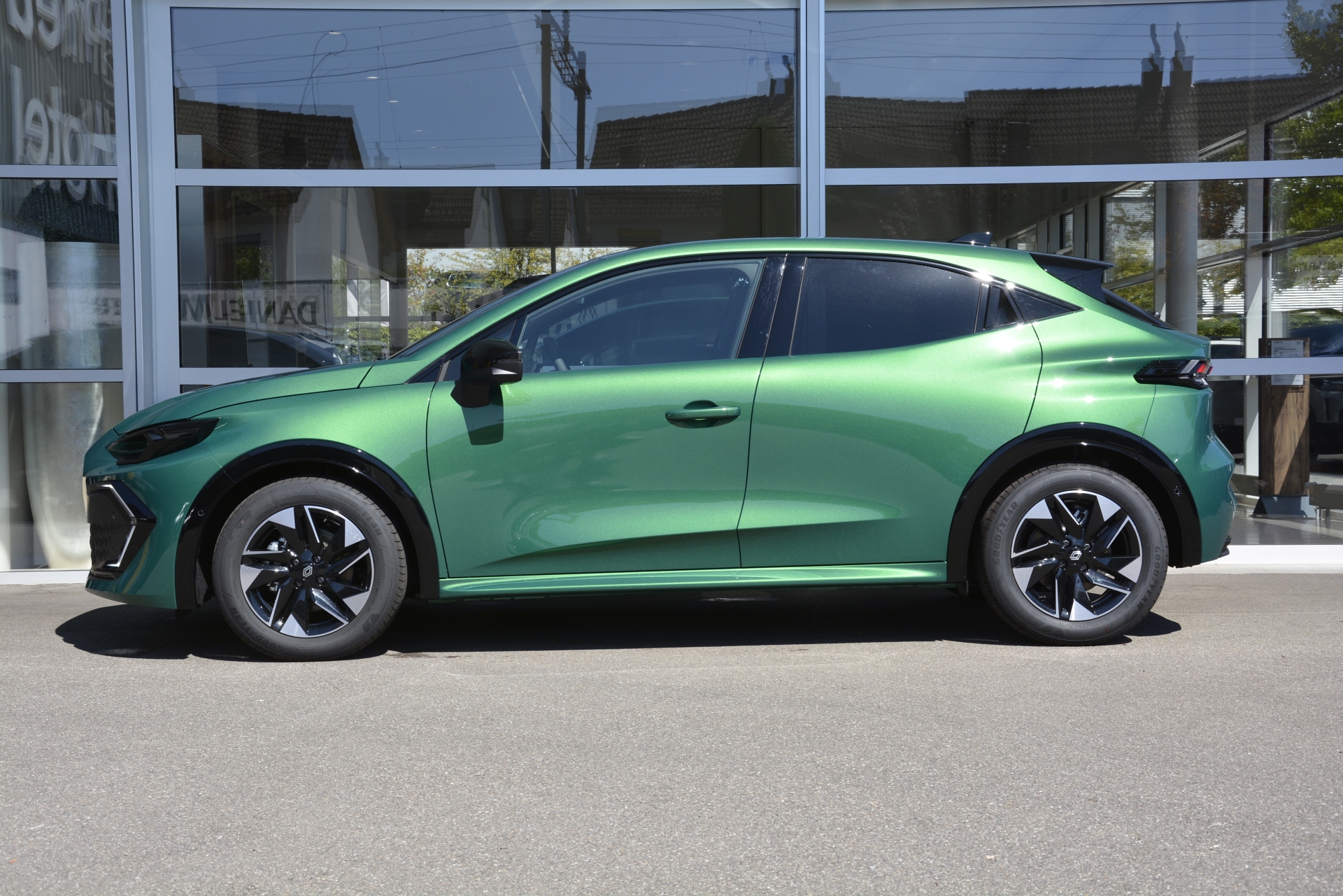 RENAULT CLIO techno full hybrid E-Tech 160-image-2