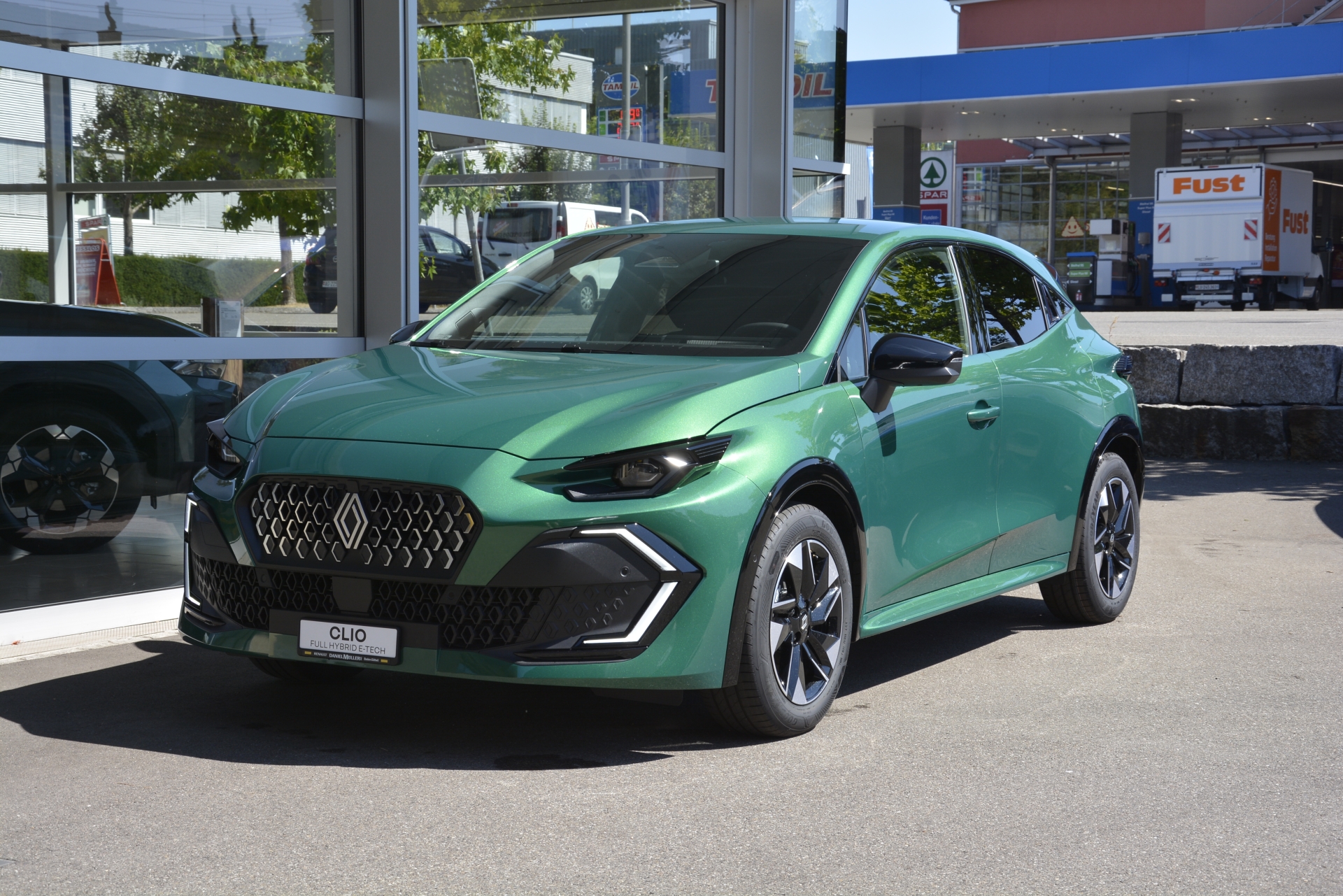 RENAULT CLIO techno full hybrid E-Tech 160-image-0