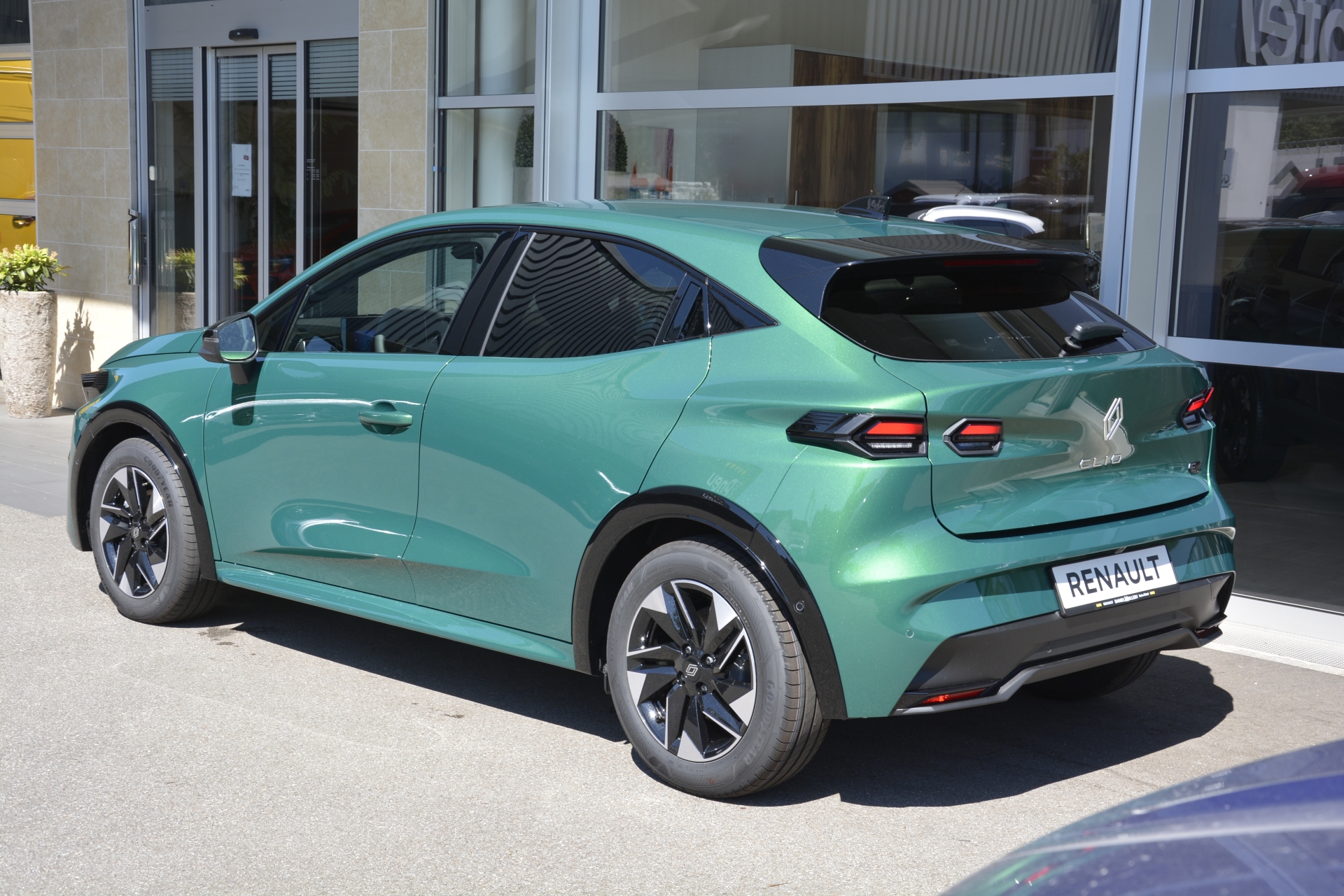 RENAULT CLIO techno full hybrid E-Tech 160-image-3