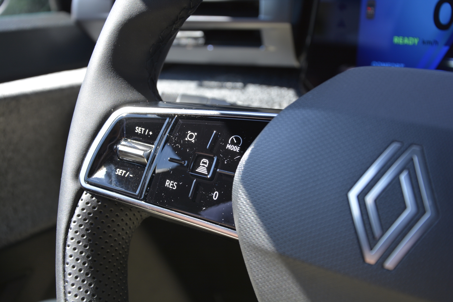 RENAULT CLIO techno full hybrid E-Tech 160-image-11