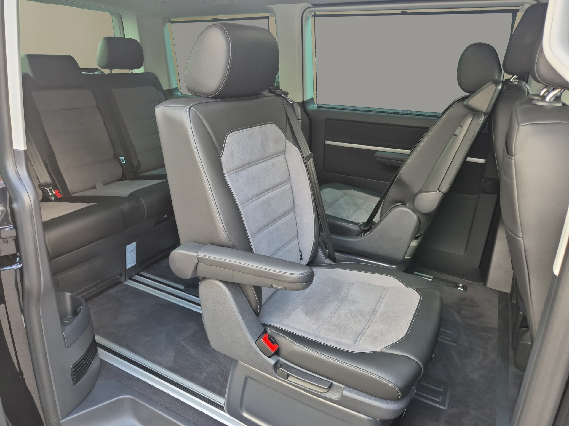 VW T6.1 Multivan 2.0 Bi-TDI Comfortline 4Motion DSG-image-15