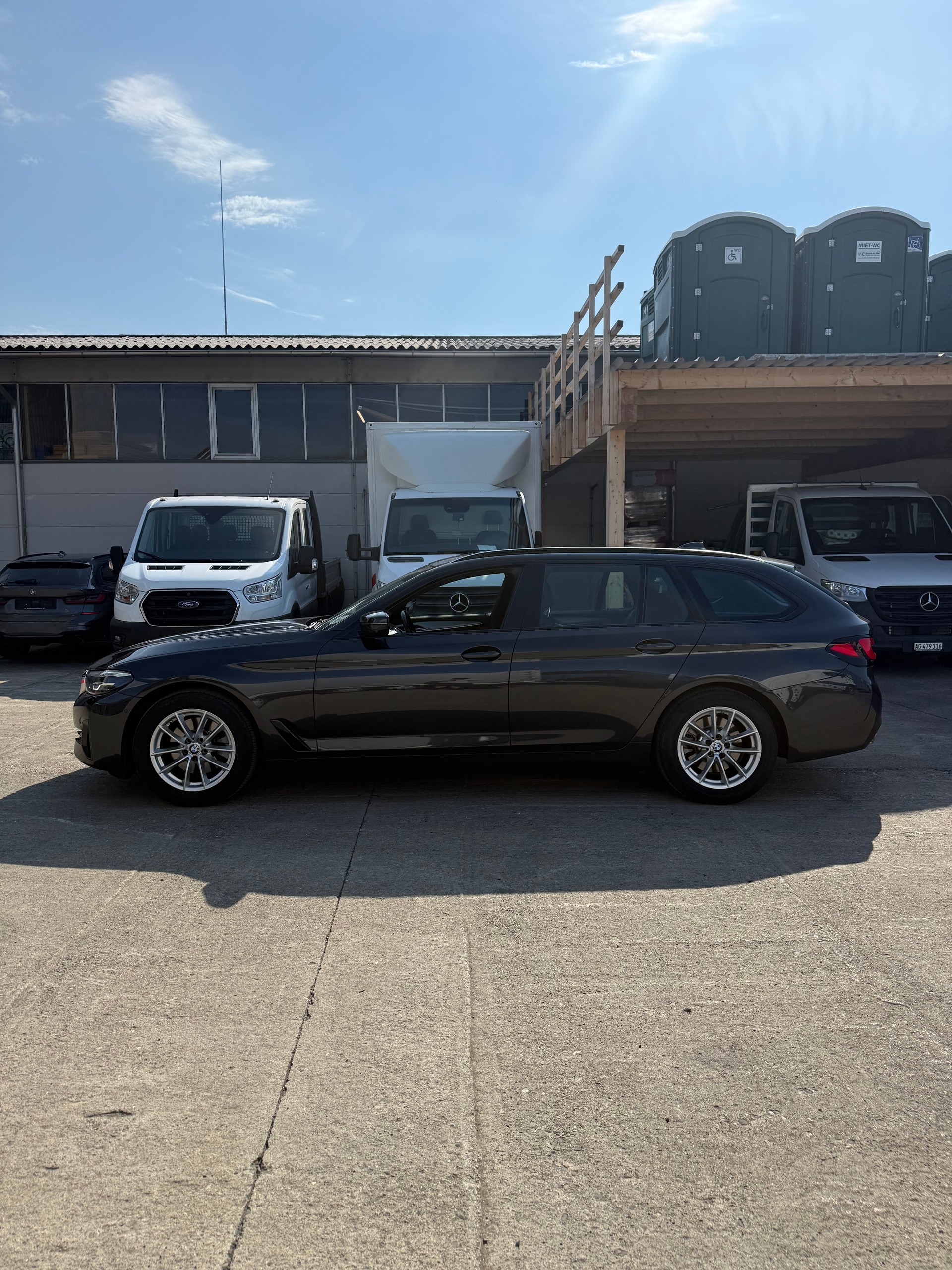 BMW 520d xDrive 48V Touring Steptronic-image-5