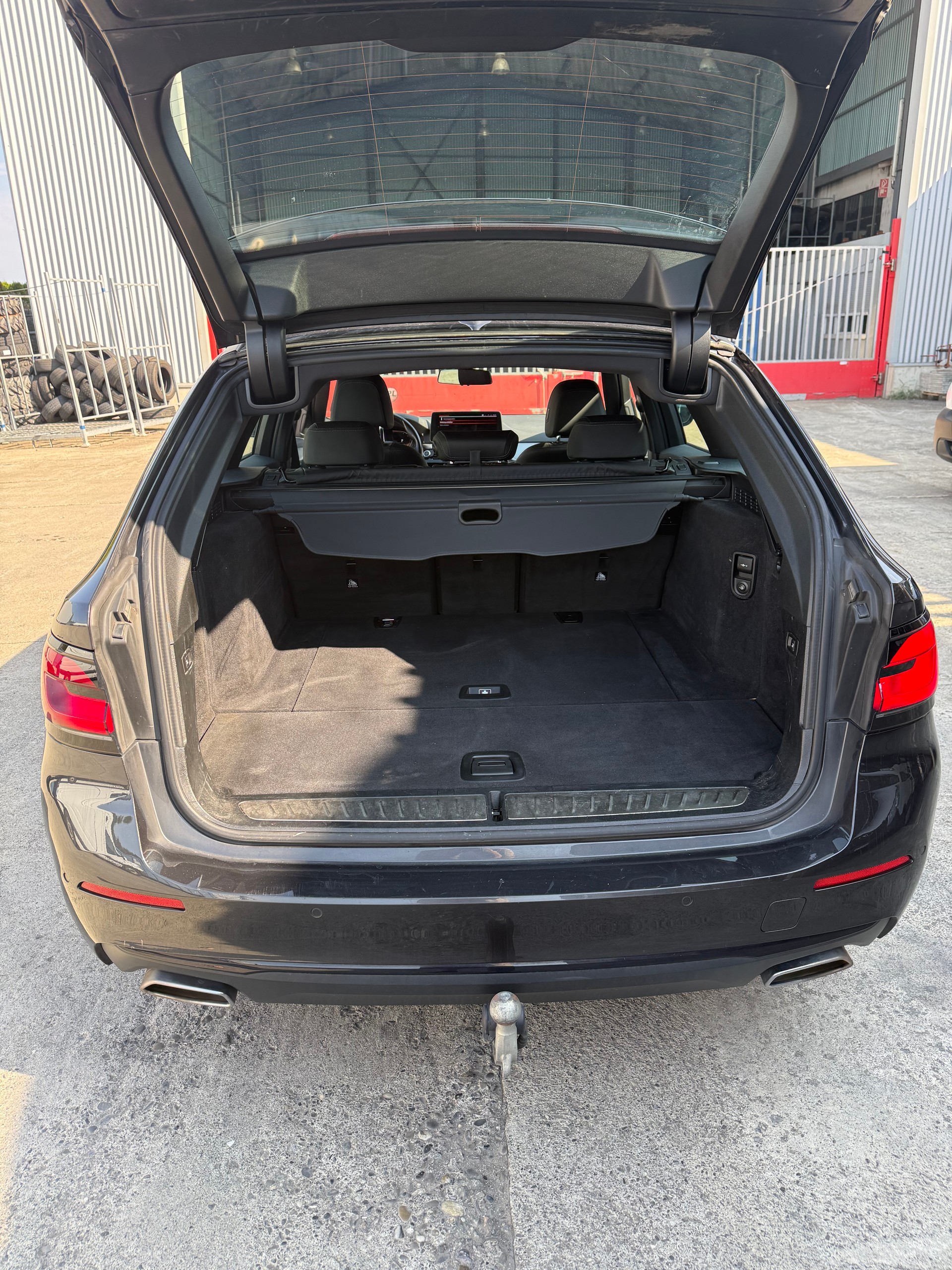 BMW 520d xDrive 48V Touring Steptronic-image-9