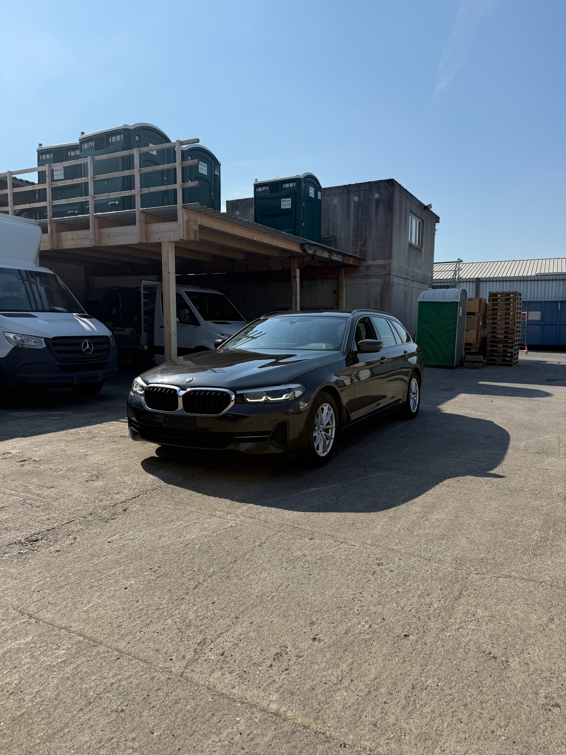 BMW 520d xDrive 48V Touring Steptronic-image-0