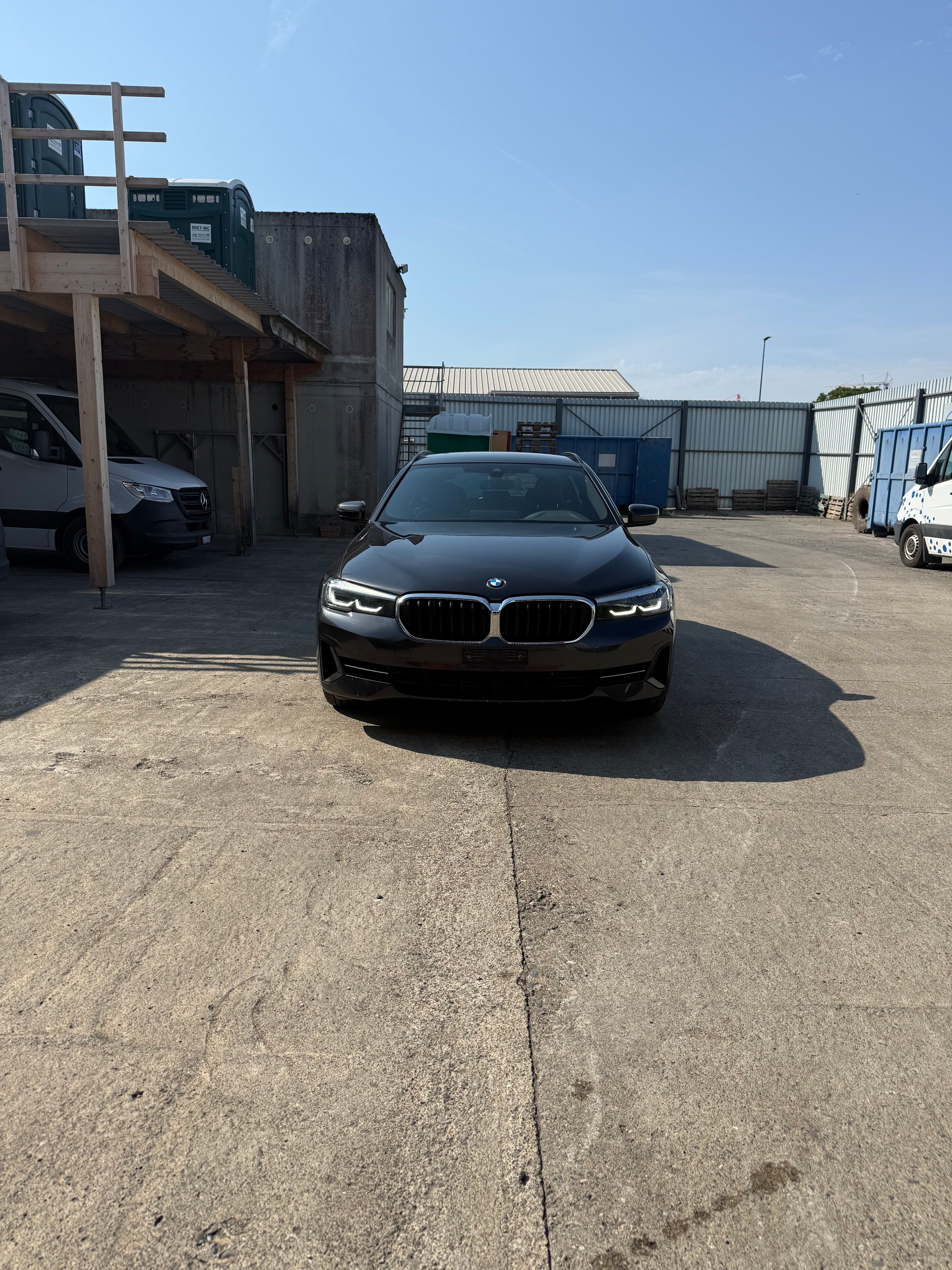 BMW 520d xDrive 48V Touring Steptronic-image-1
