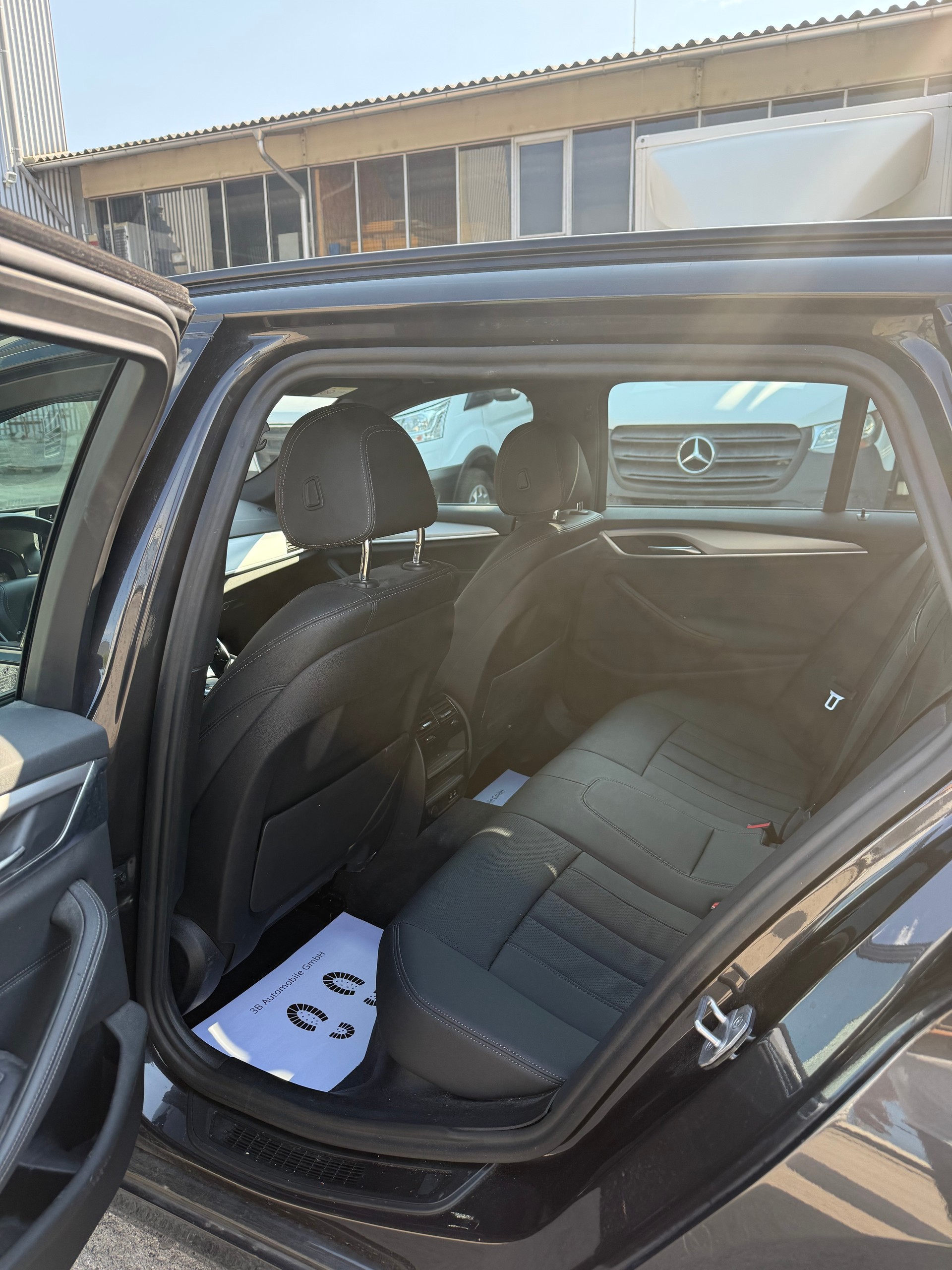 BMW 520d xDrive 48V Touring Steptronic-image-8