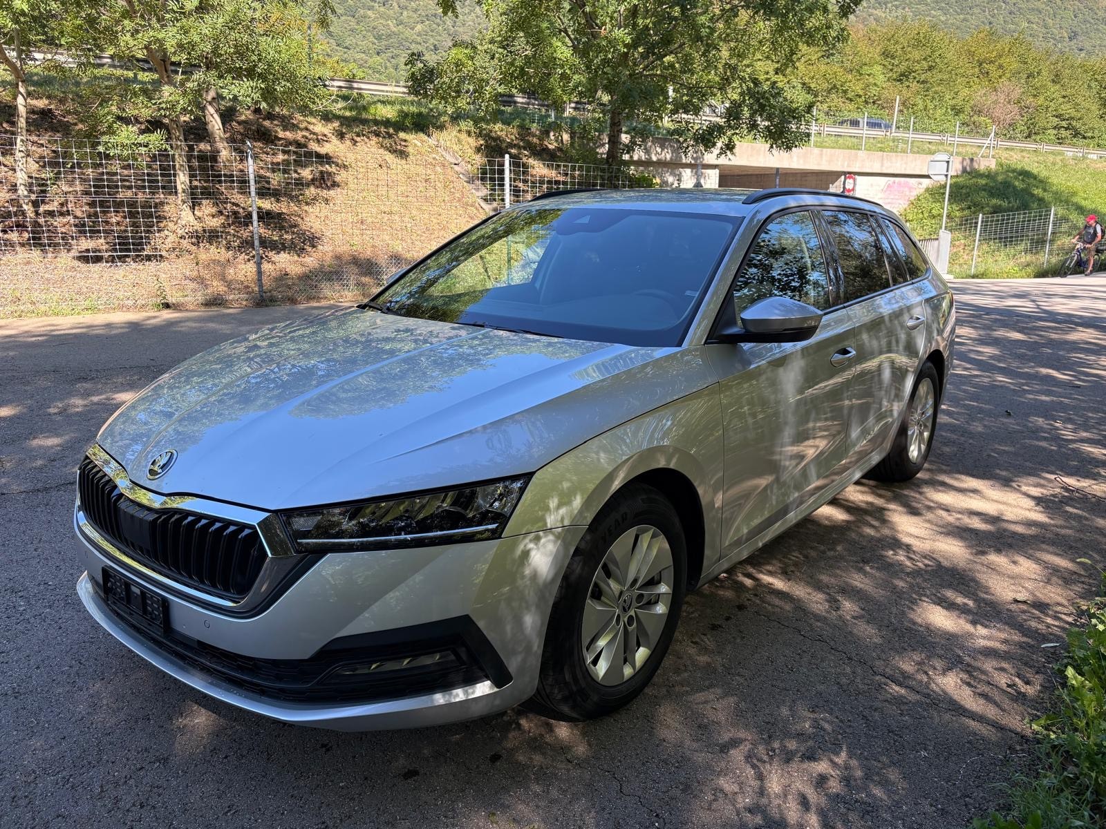 SKODA Octavia Combi 2.0 TDI DSG Ambition 4x4-image-6