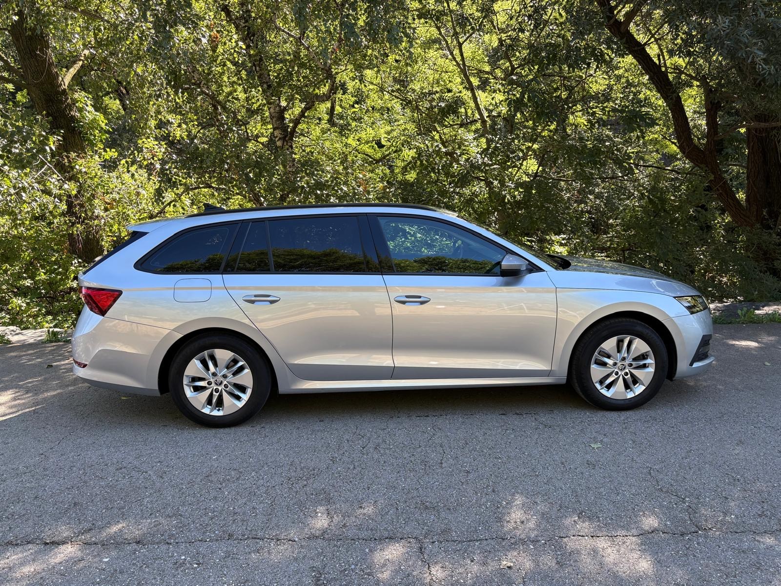 SKODA Octavia Combi 2.0 TDI DSG Ambition 4x4-image-1