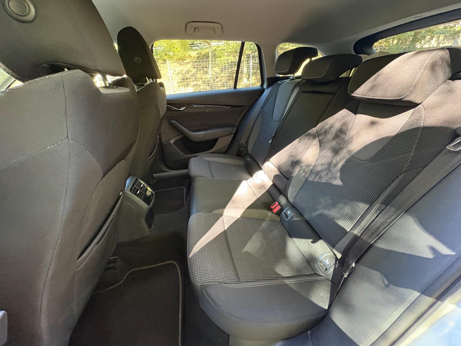 SKODA Octavia Combi 2.0 TDI DSG Ambition 4x4-image-10