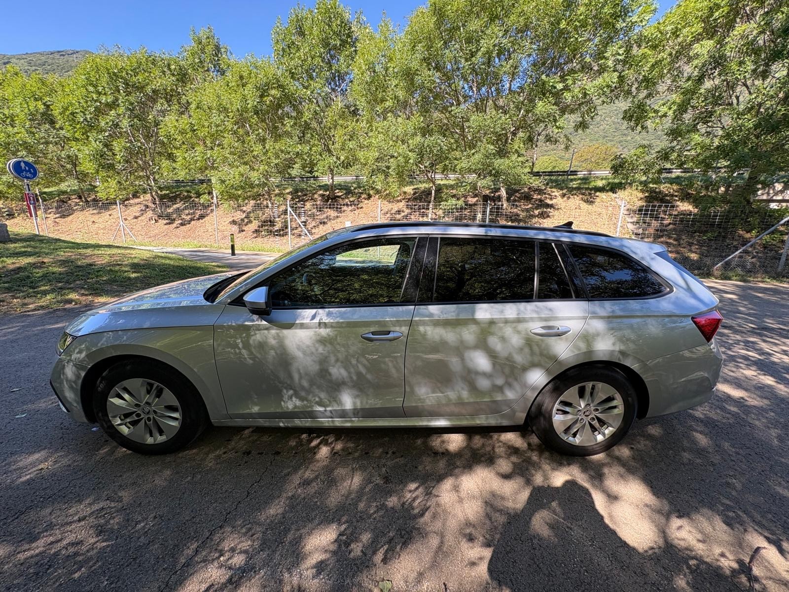 SKODA Octavia Combi 2.0 TDI DSG Ambition 4x4-image-5