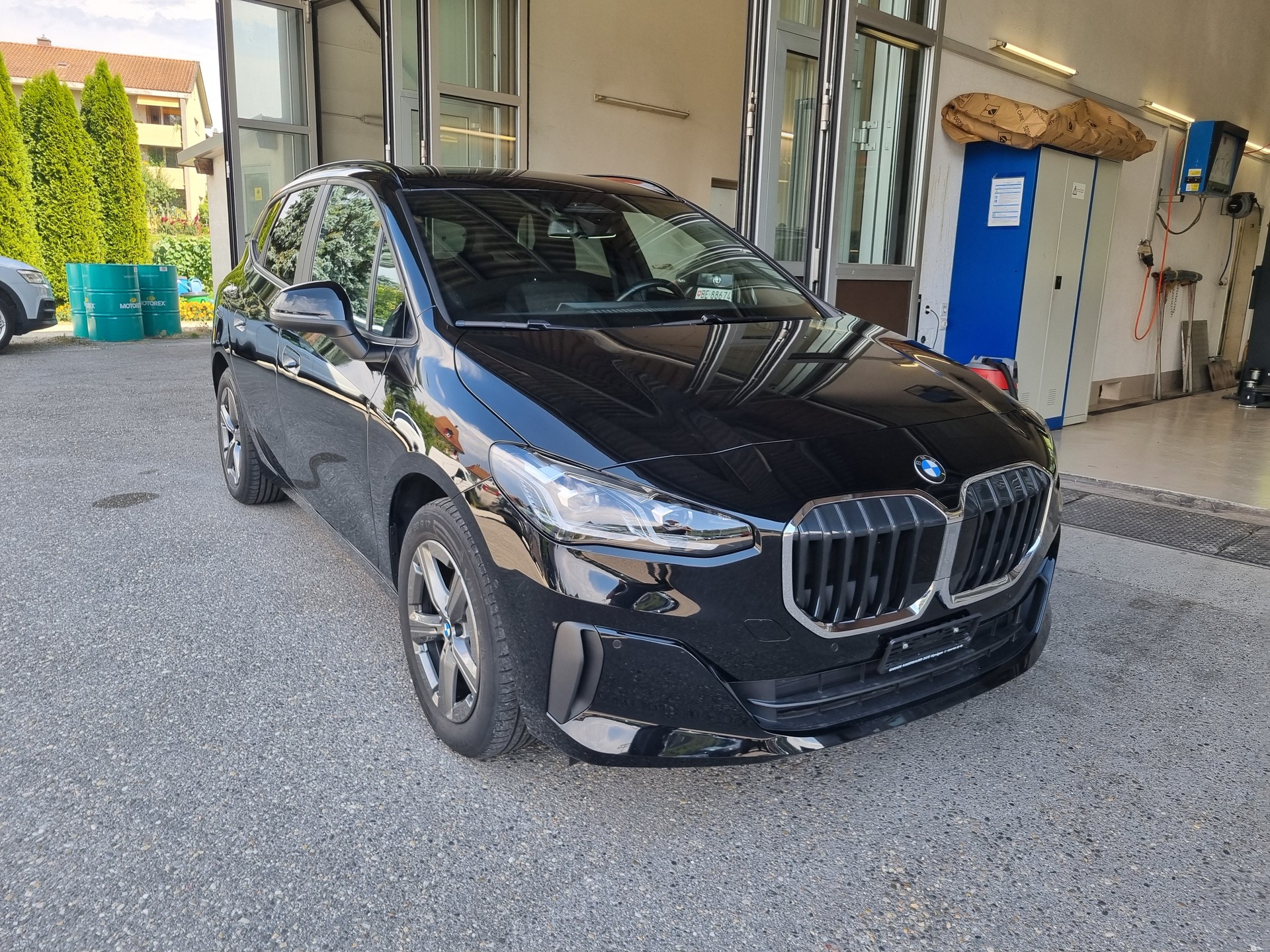 BMW 218i Active Tourer DKG-showroom-element-1