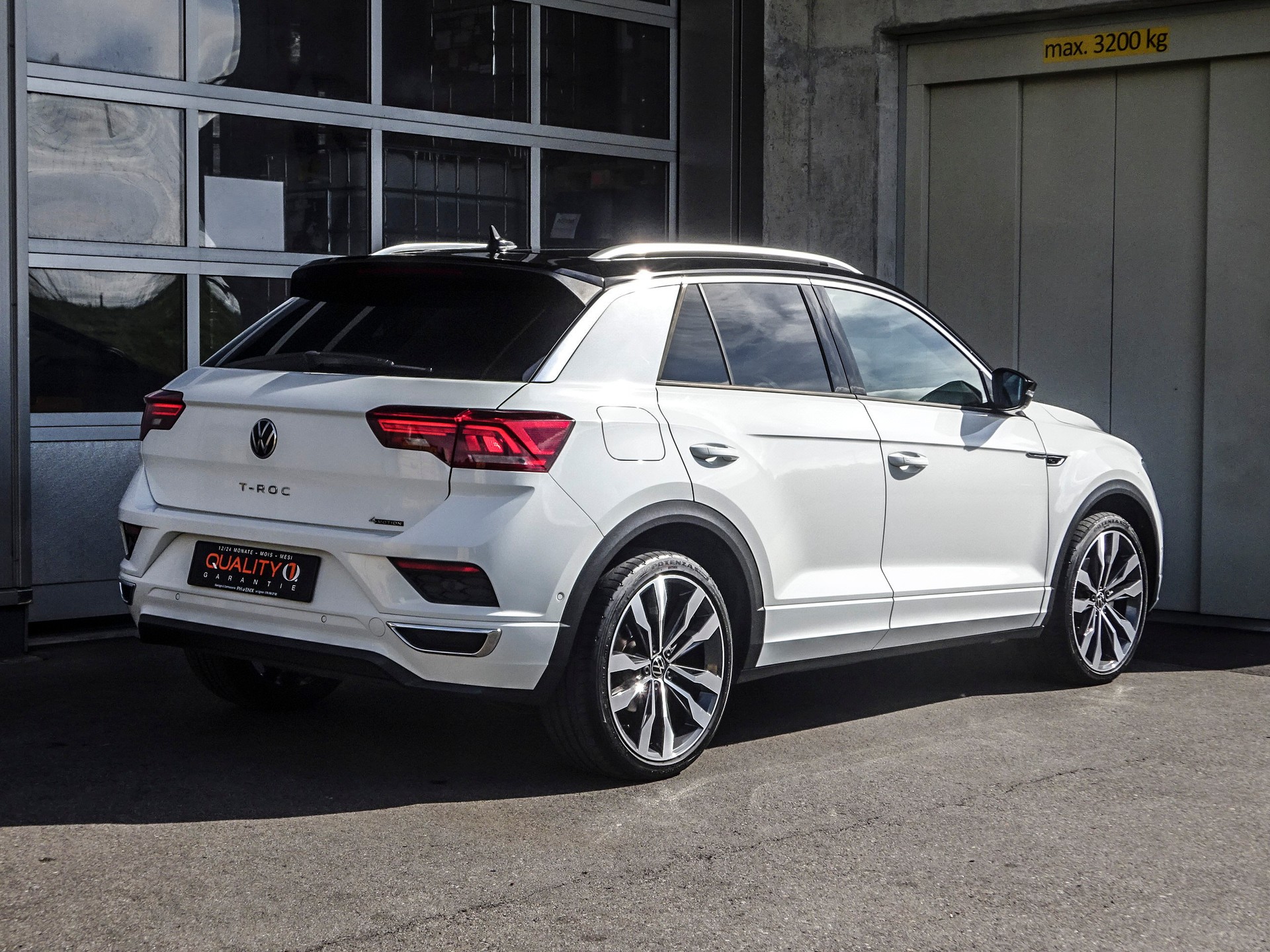 VW T-Roc 2.0 TSI R-Line DSG 4Motion // CH-Fahrzeug // Blackstyle Packet // Top Fahrzeug...-image-6