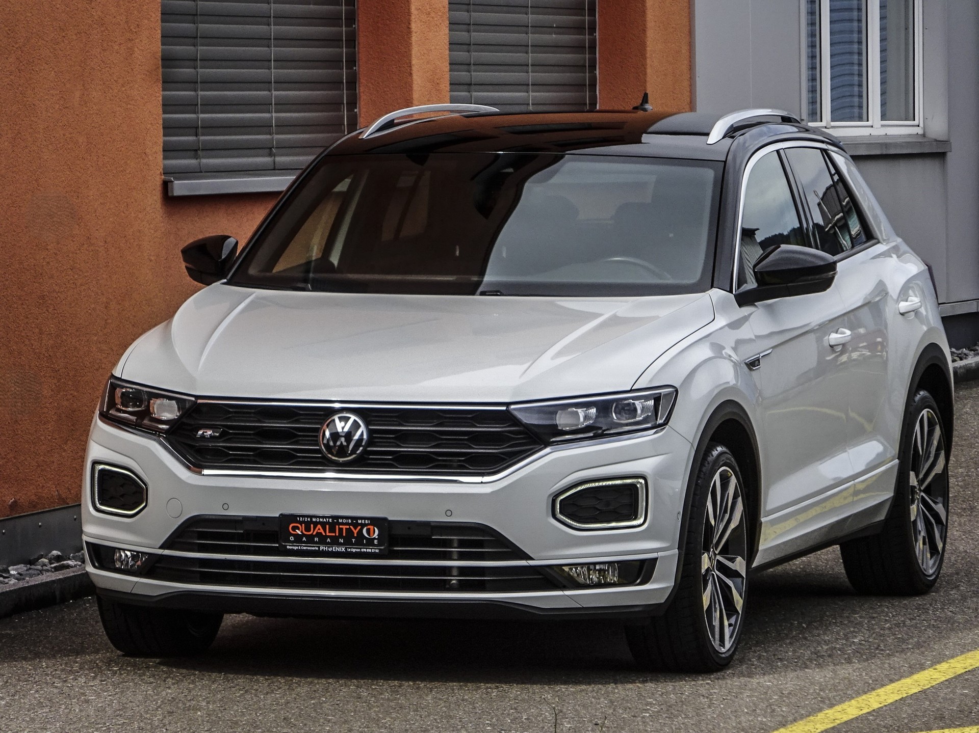 VW T-Roc 2.0 TSI R-Line DSG 4Motion // CH-Fahrzeug // Blackstyle Packet // Top Fahrzeug...-image-5
