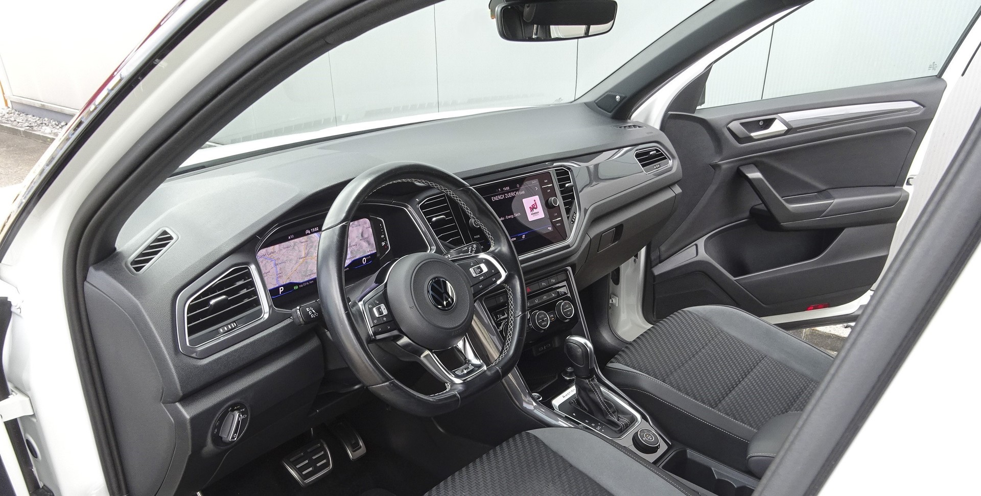 VW T-Roc 2.0 TSI R-Line DSG 4Motion // CH-Fahrzeug // Blackstyle Packet // Top Fahrzeug...-image-9