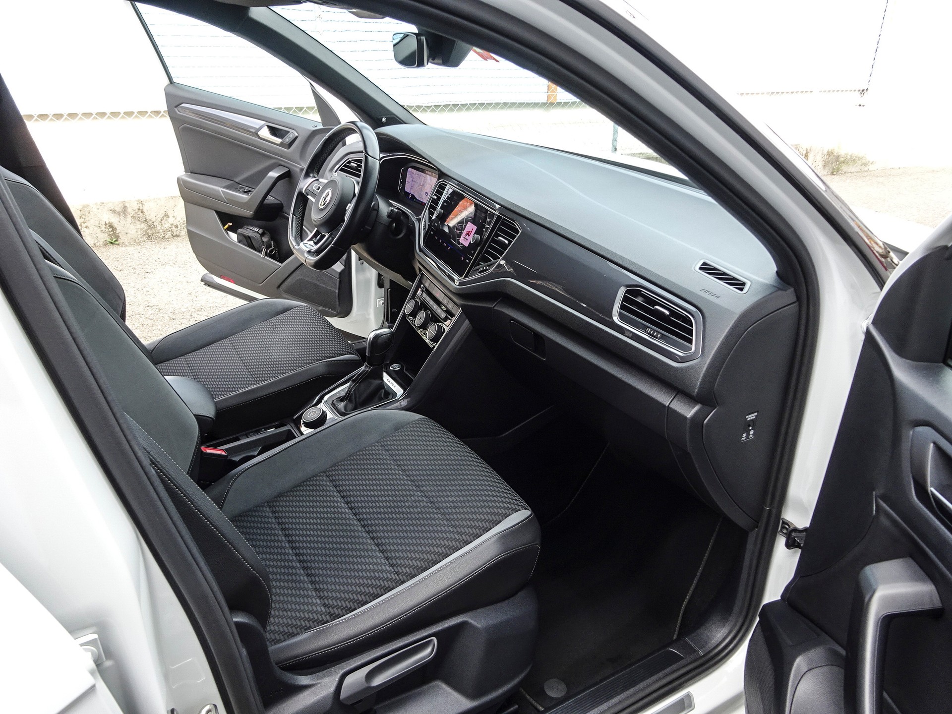 VW T-Roc 2.0 TSI R-Line DSG 4Motion // CH-Fahrzeug // Blackstyle Packet // Top Fahrzeug...-image-10