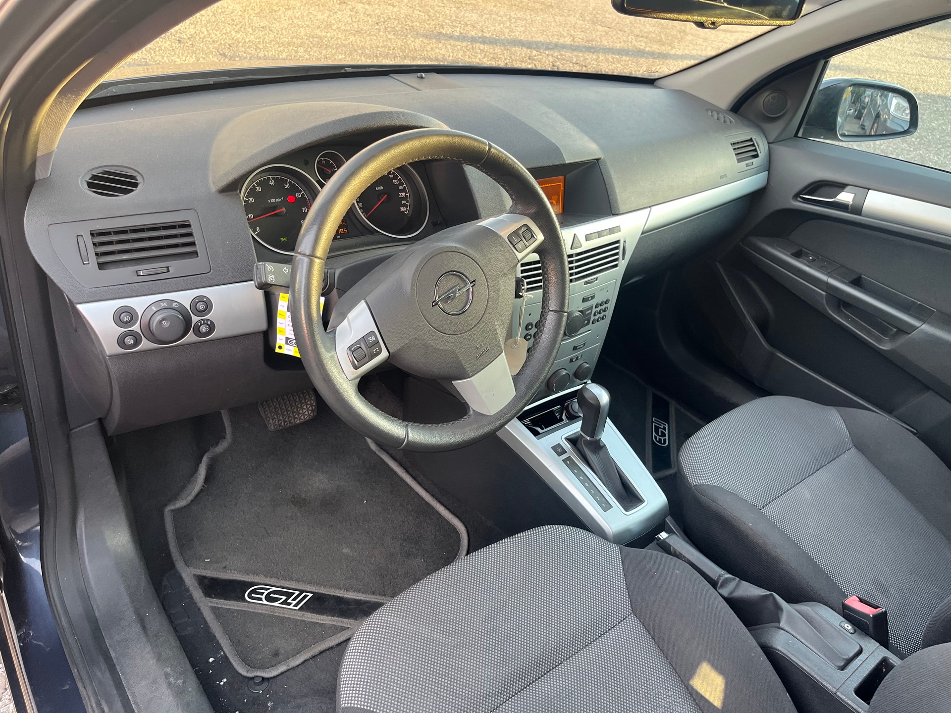 OPEL Astra 1.8i 16V Diamond Automatic-image-4