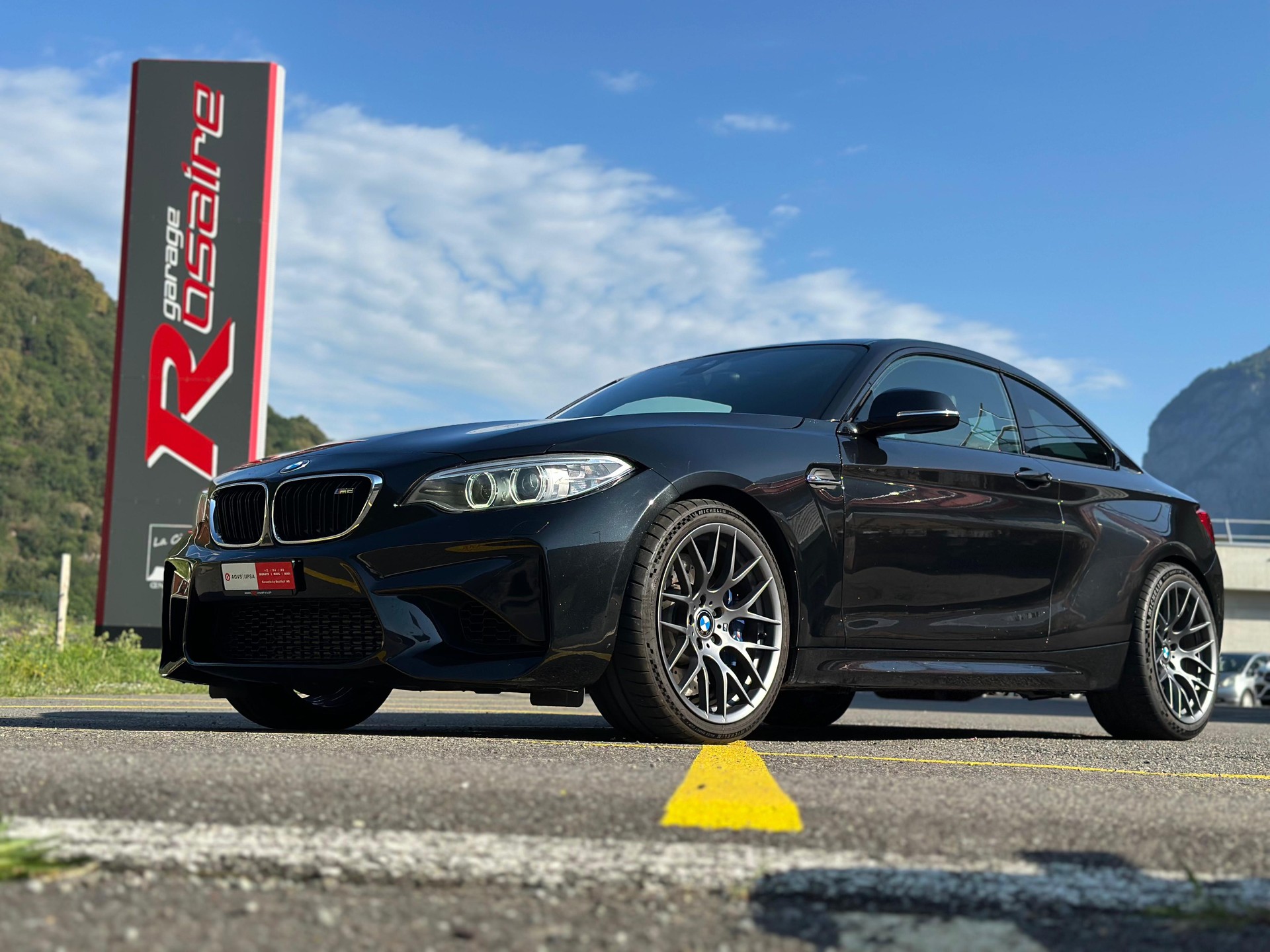 BMW M2 Drivelogic-showroom-element-1