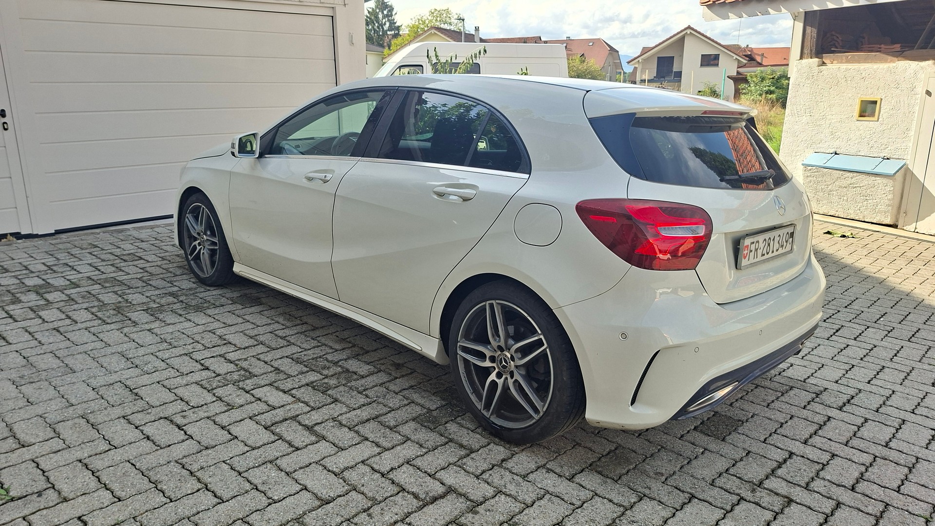 MERCEDES-BENZ A 180-image-2
