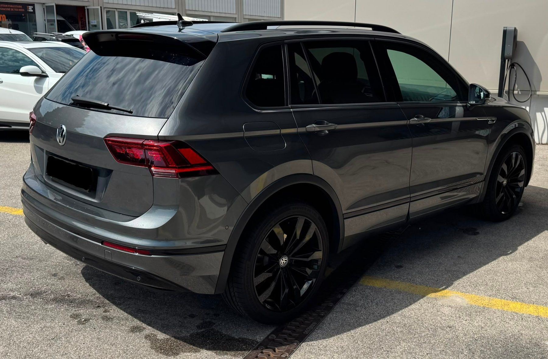 VW 2.0 TSI Highline DSG R-Line BLACK-image-5