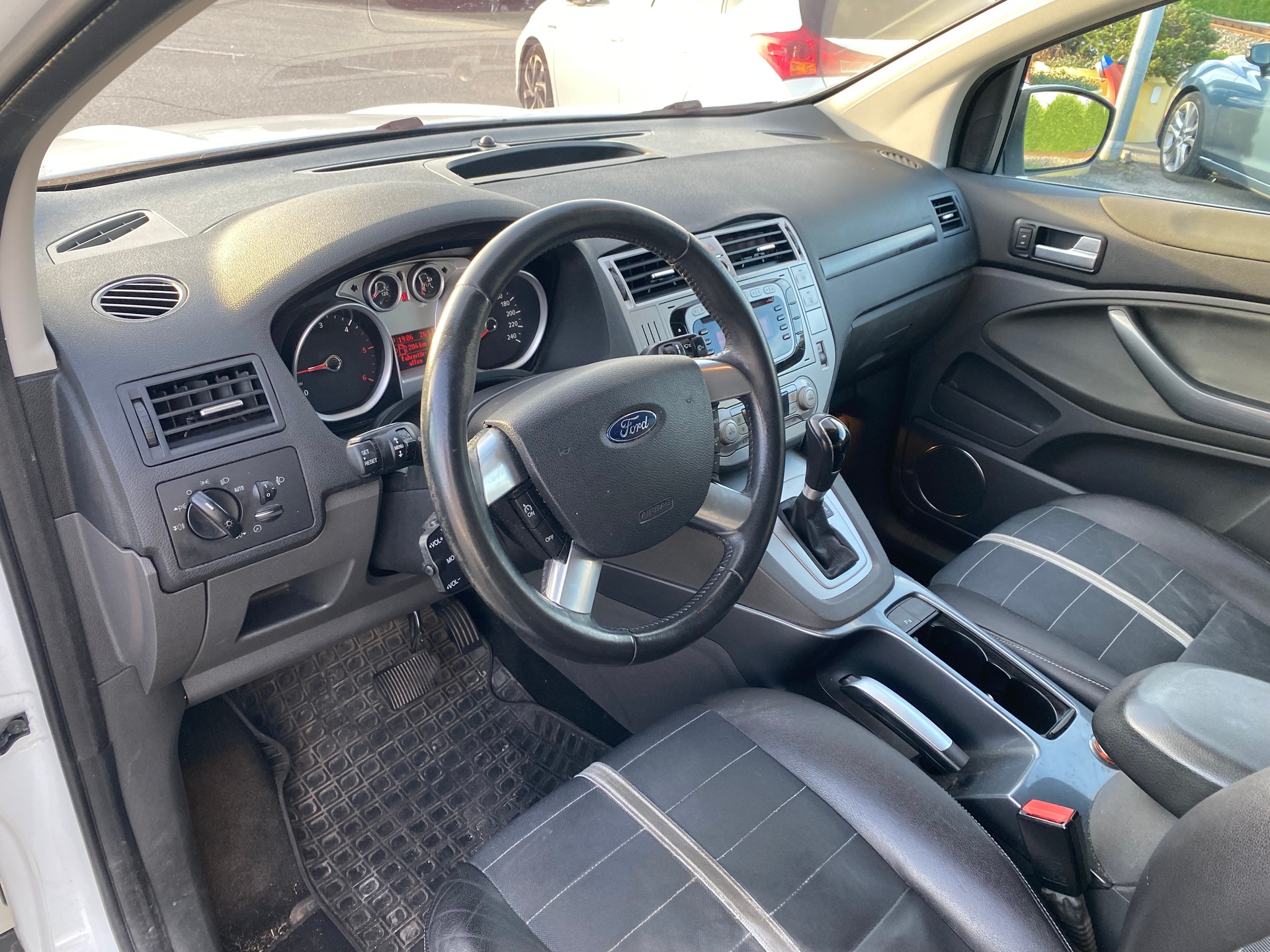 FORD Kuga 2.0 TDCi Carving 4WD PowerShift-image-4