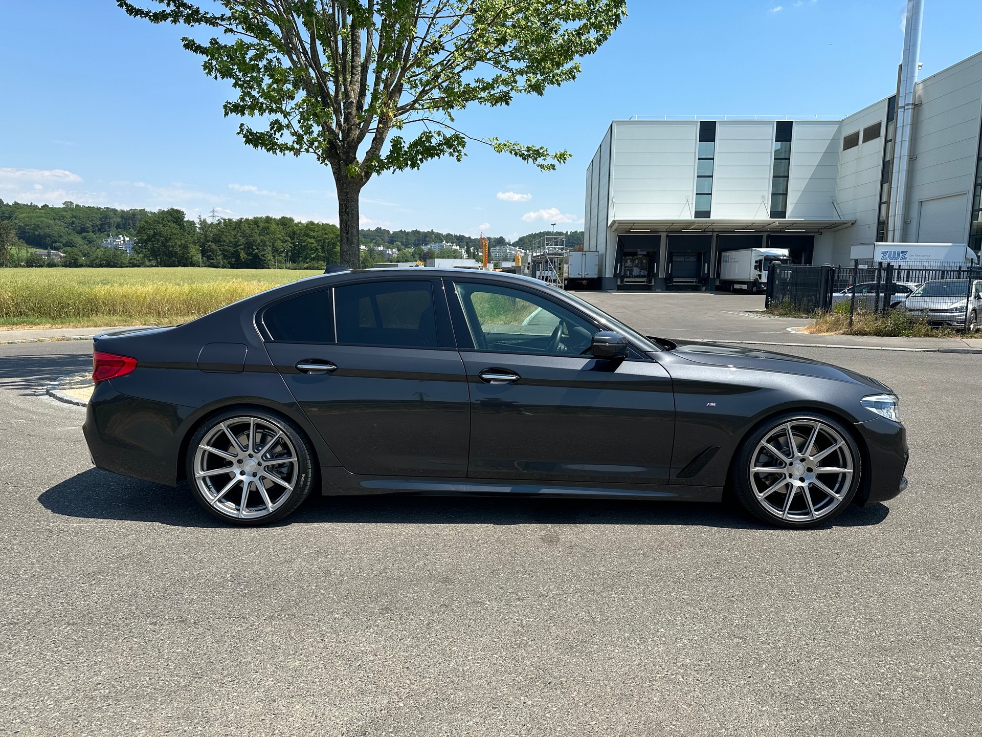 BMW 520d xDrive-image-2