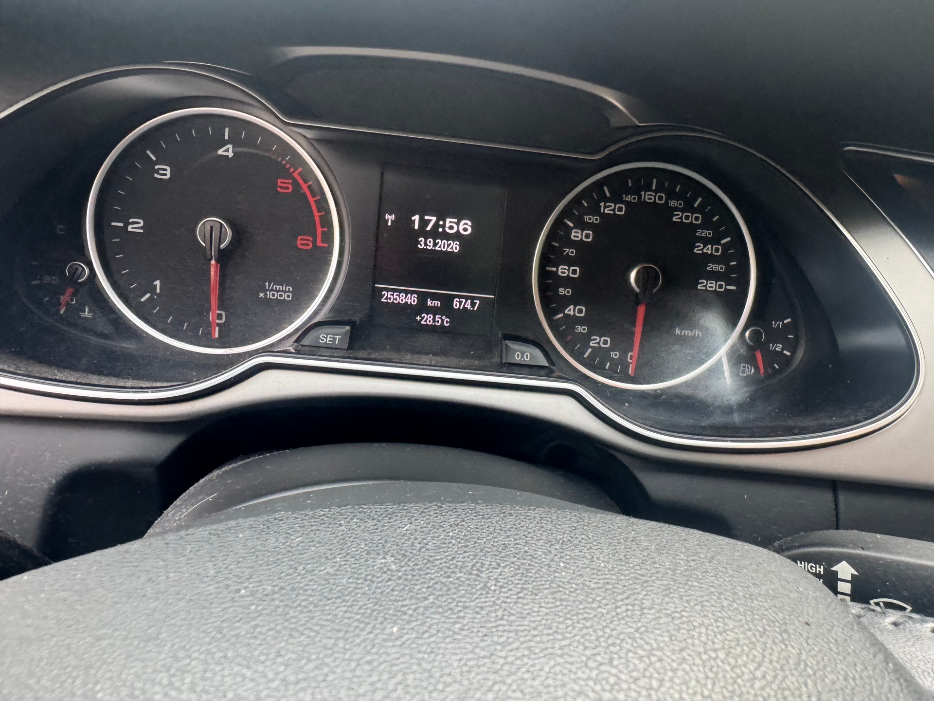 AUDI A4 Avant 2.0 TDI multitronic-image-10