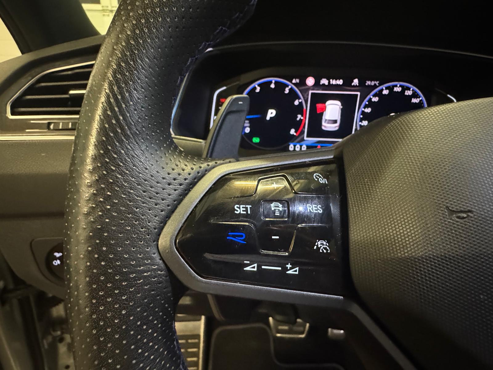VW Tiguan 2.0TSI R 4Motion DSG-image-14