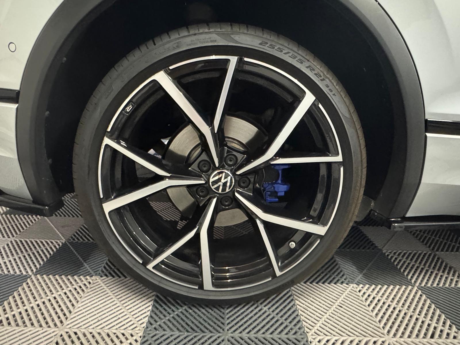 VW Tiguan 2.0TSI R 4Motion DSG-image-21