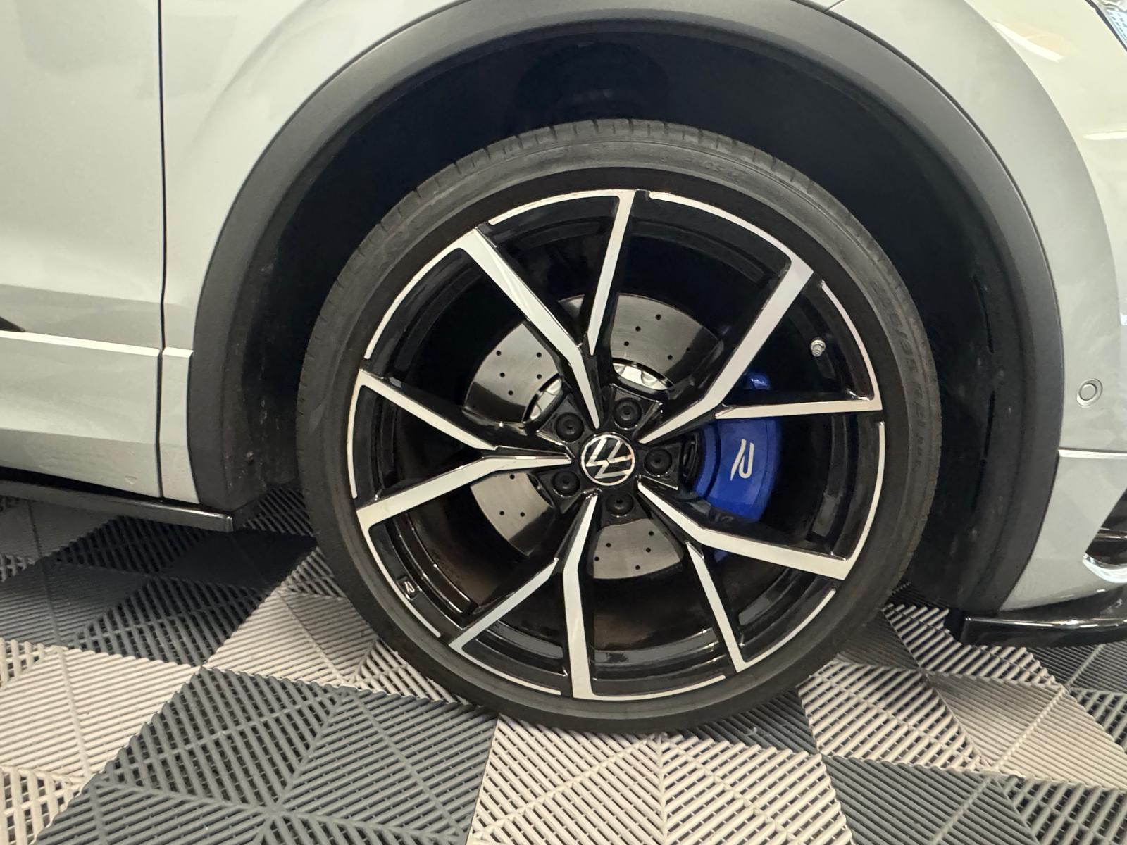 VW Tiguan 2.0TSI R 4Motion DSG-image-24