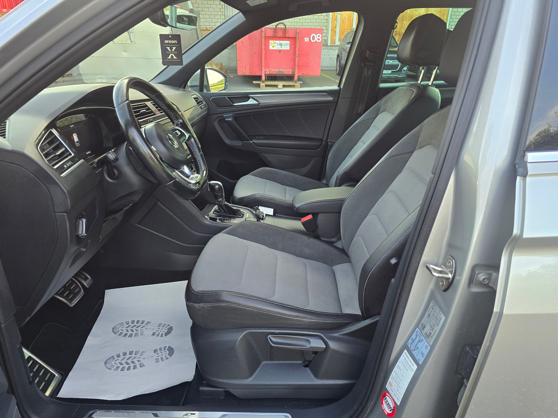 VW Tiguan 2.0TSI R-Line Highline 4Motion DSG-image-11