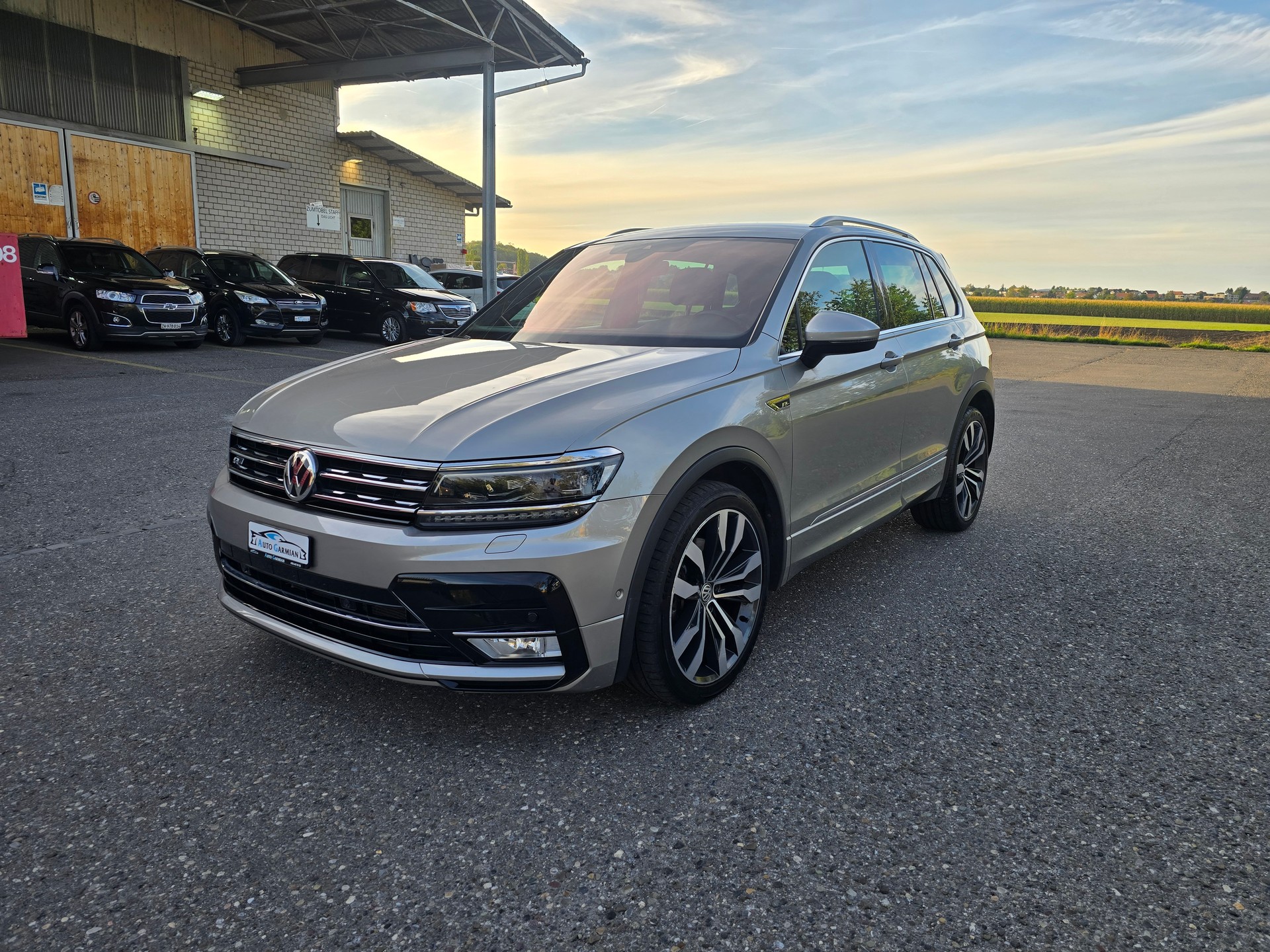 VW Tiguan 2.0TSI R-Line Highline 4Motion DSG-image-2