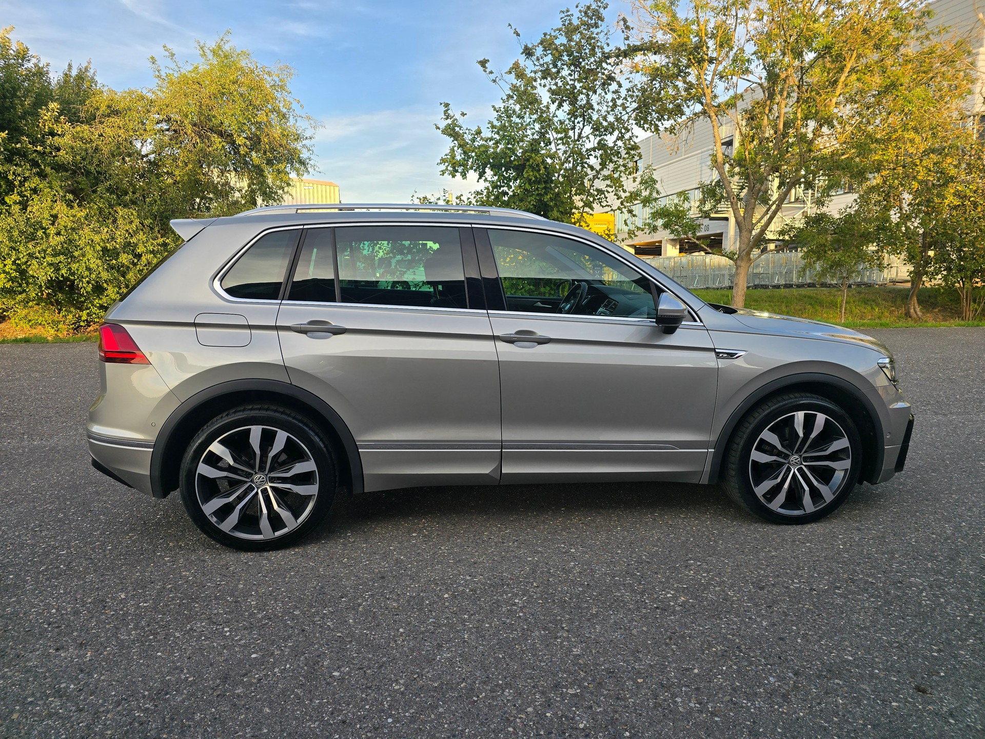 VW Tiguan 2.0TSI R-Line Highline 4Motion DSG-image-8