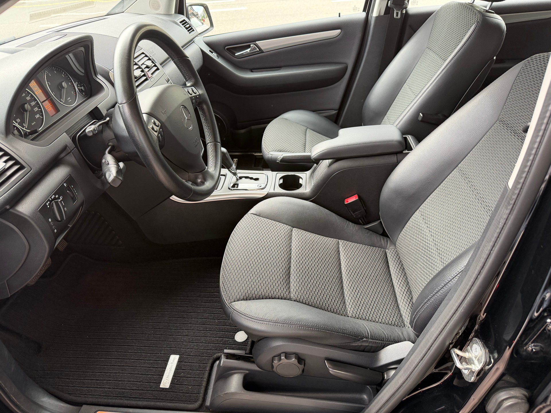 MERCEDES-BENZ A 180 (170) Classic Autotronic-image-7