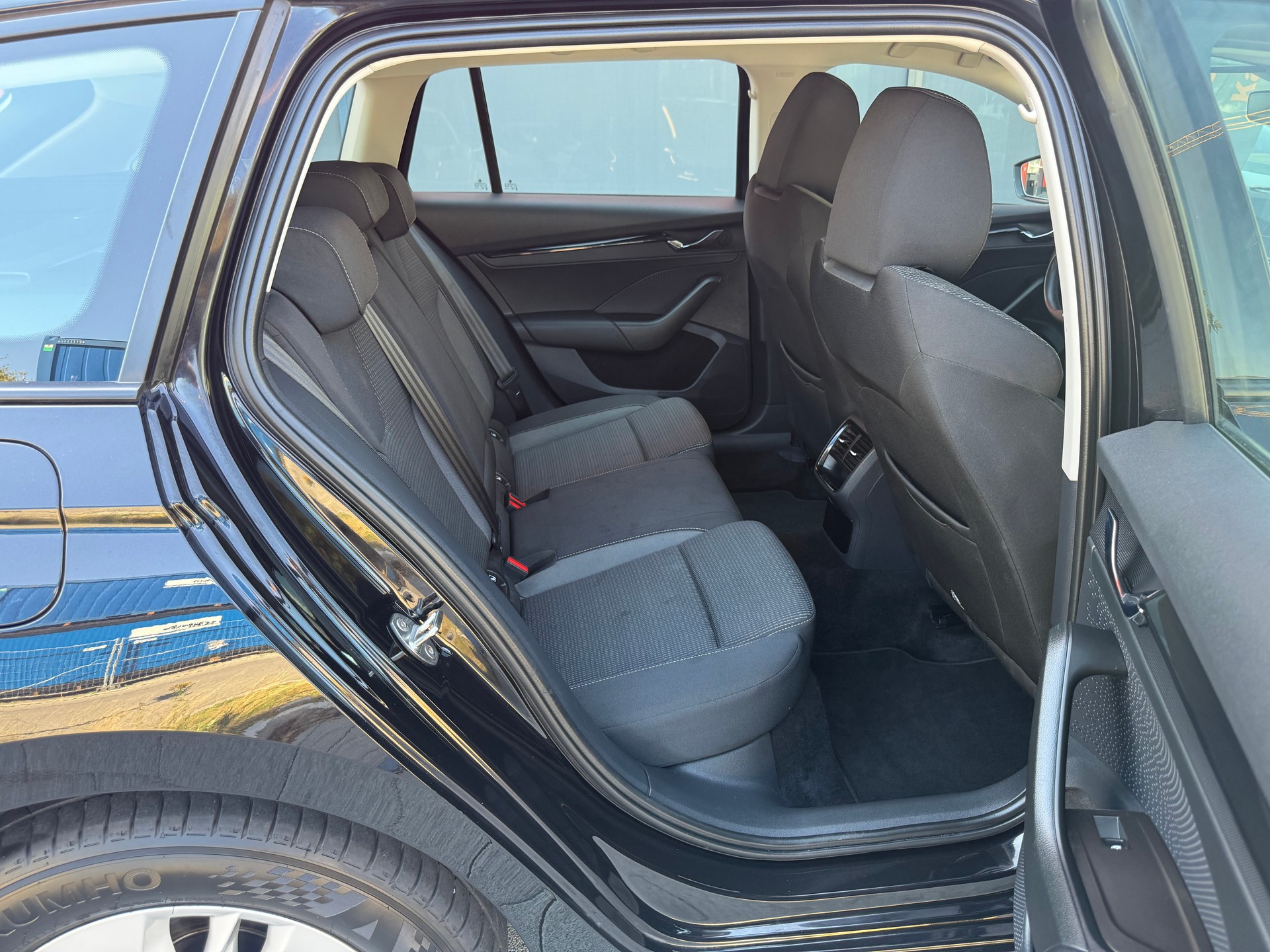 SKODA Octavia Combi 2.0 TDI DSG Ambition 4x4-image-12