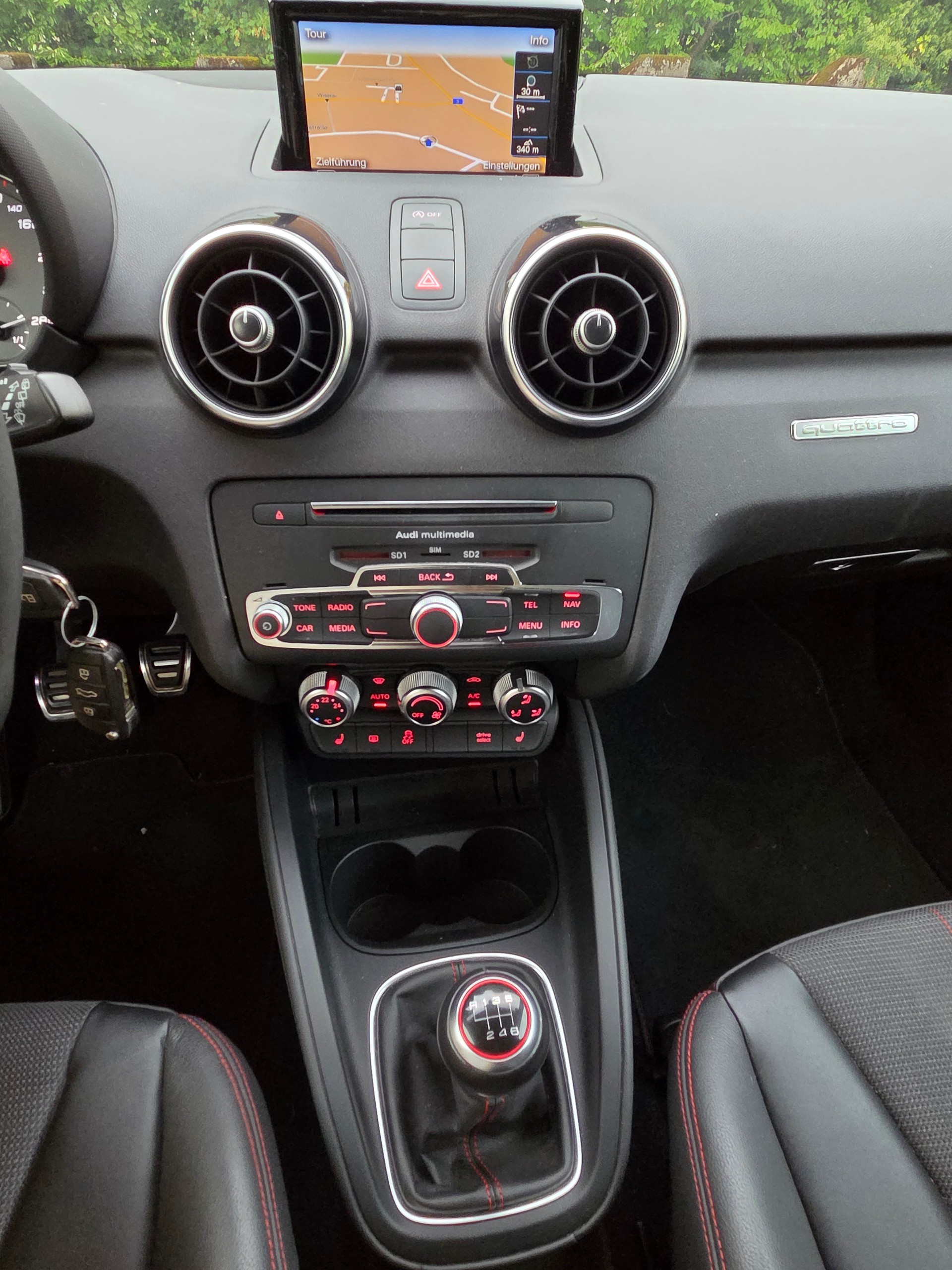 AUDI S1 Sportback 2.0 TFSI quattro-image-12