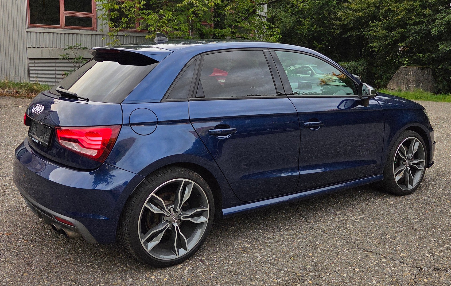 AUDI S1 Sportback 2.0 TFSI quattro-image-5