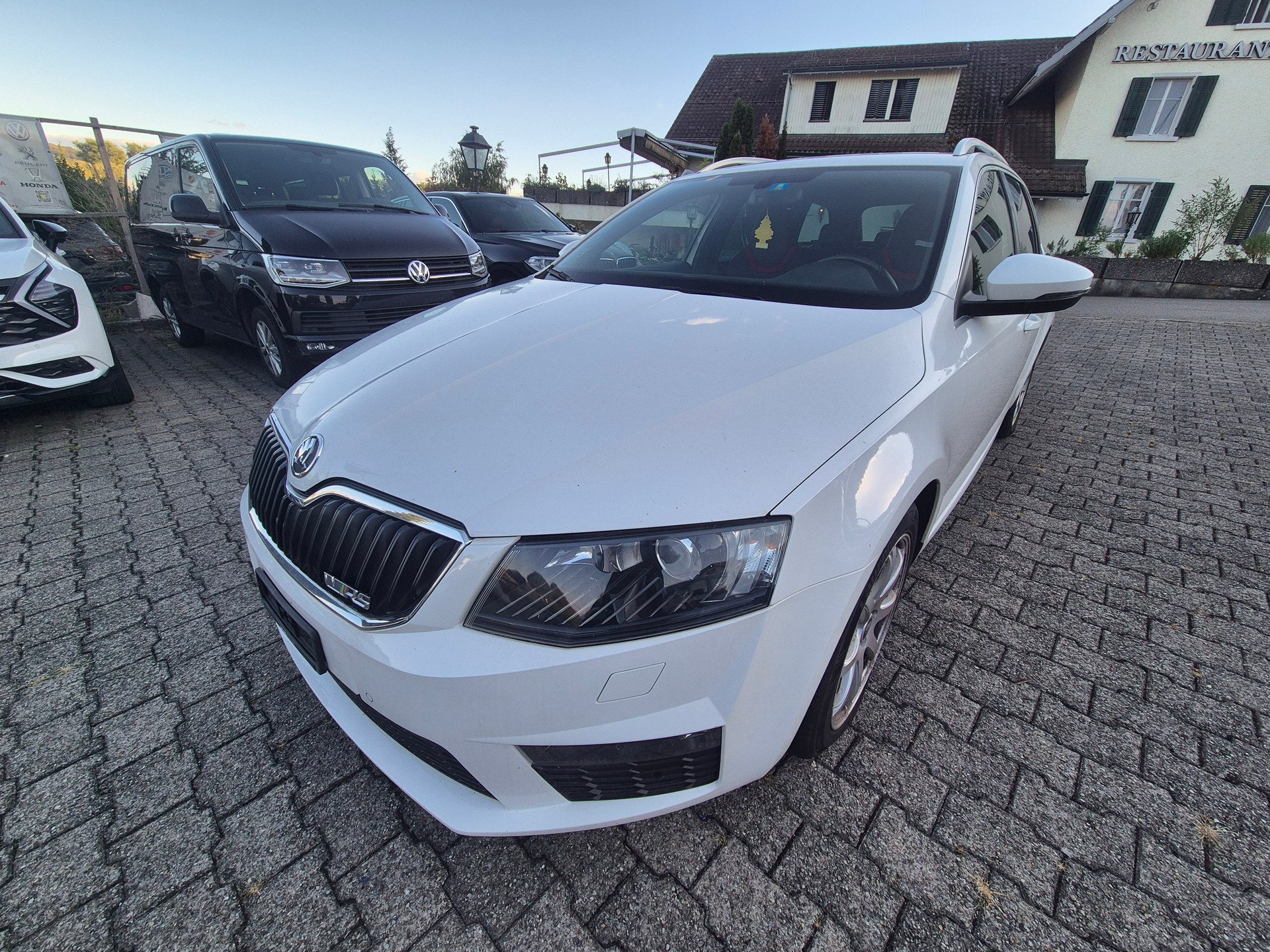 SKODA Octavia Combi 2.0 TDI RS DSG-image-3