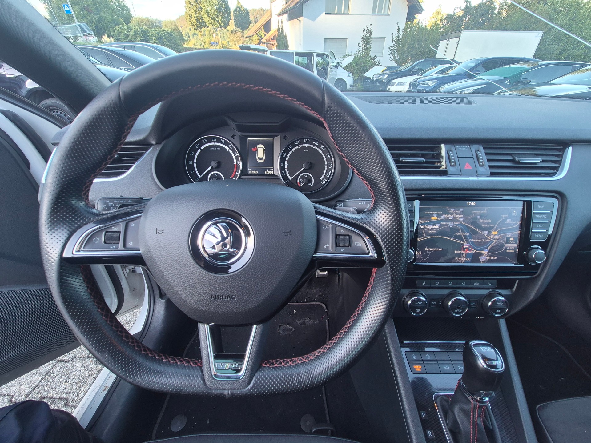 SKODA Octavia Combi 2.0 TDI RS DSG-image-9