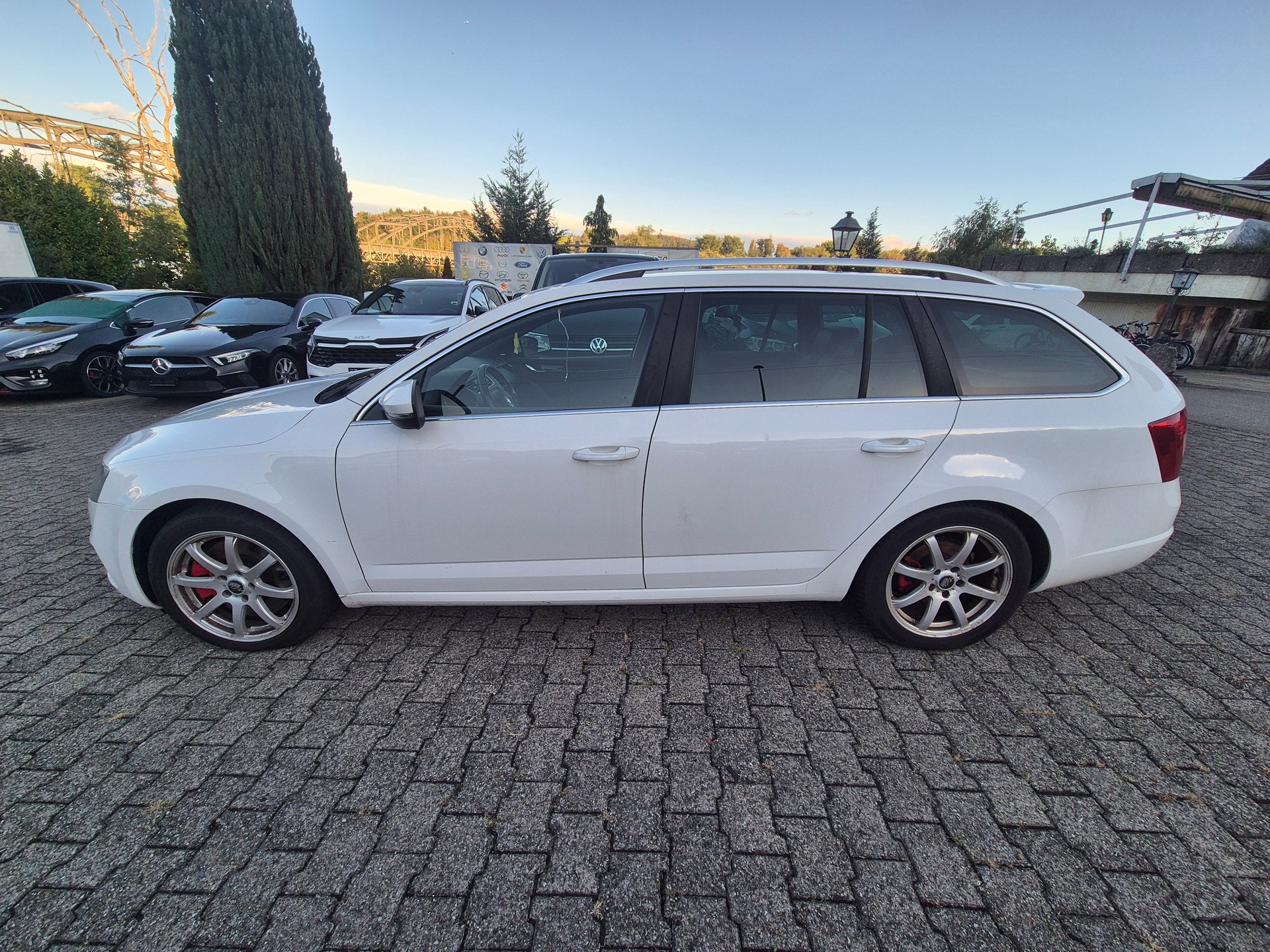 SKODA Octavia Combi 2.0 TDI RS DSG-image-2