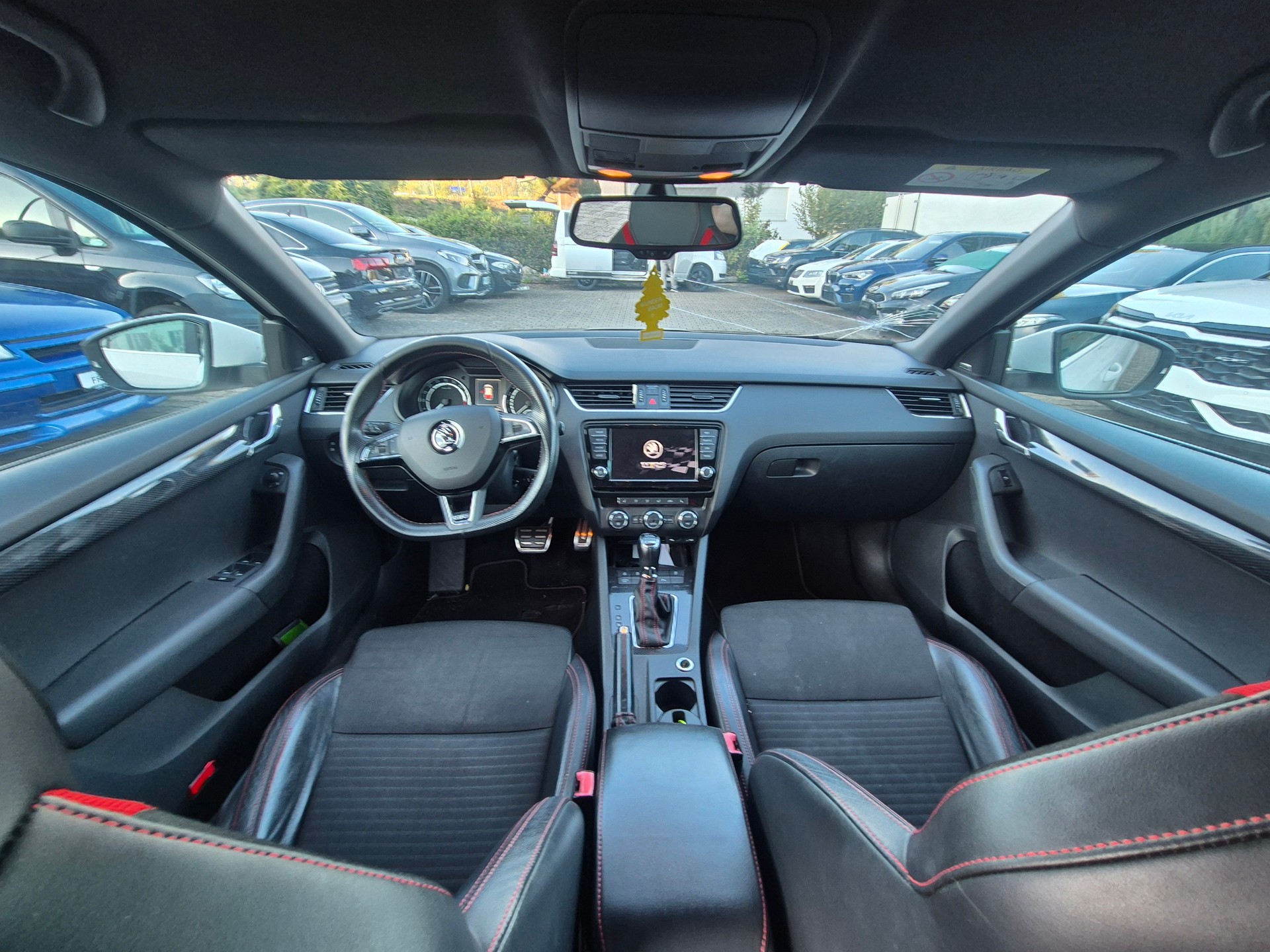 SKODA Octavia Combi 2.0 TDI RS DSG-image-8