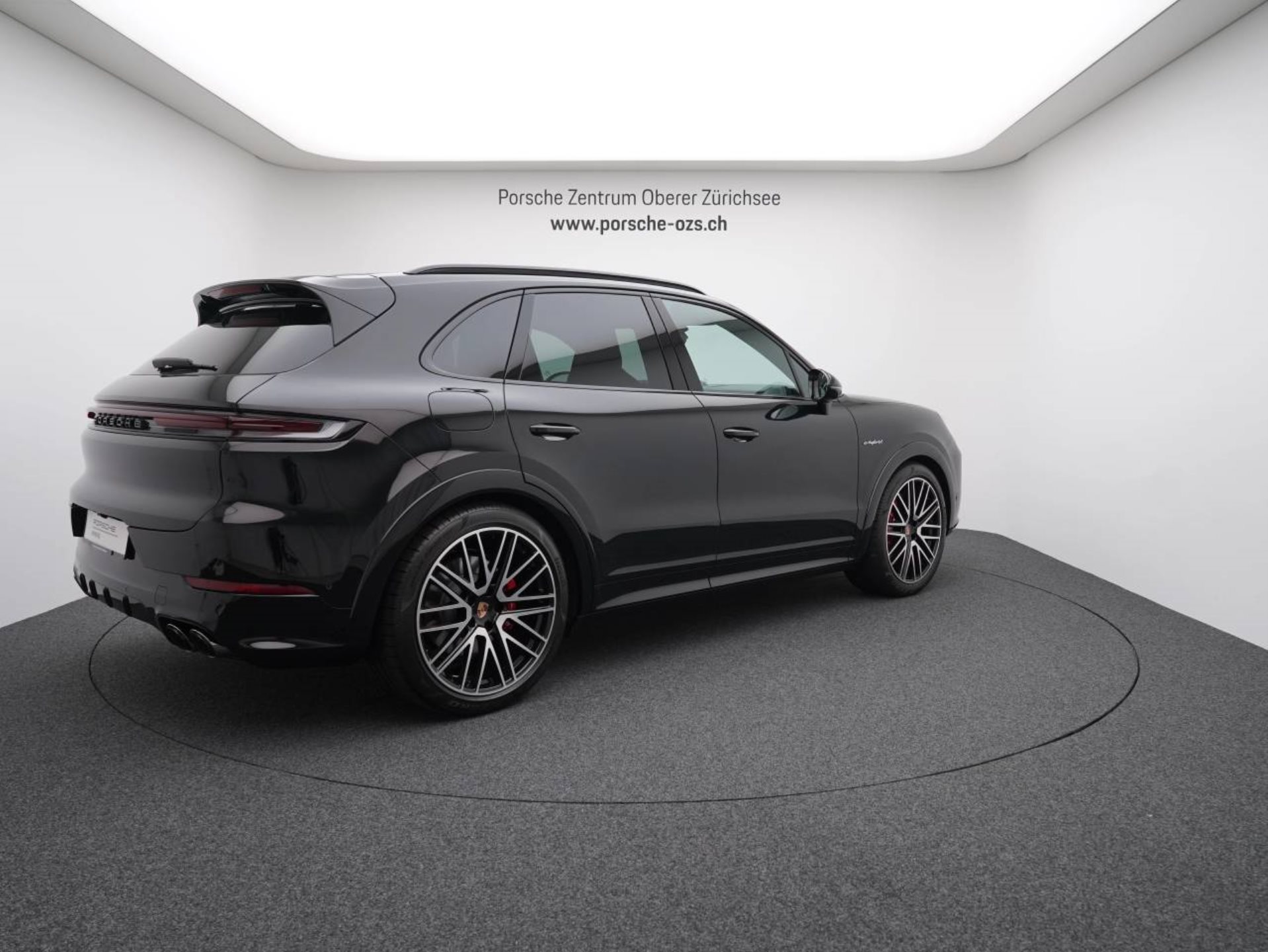 PORSCHE Cayenne S E-Hybrid Black Edition-image-6