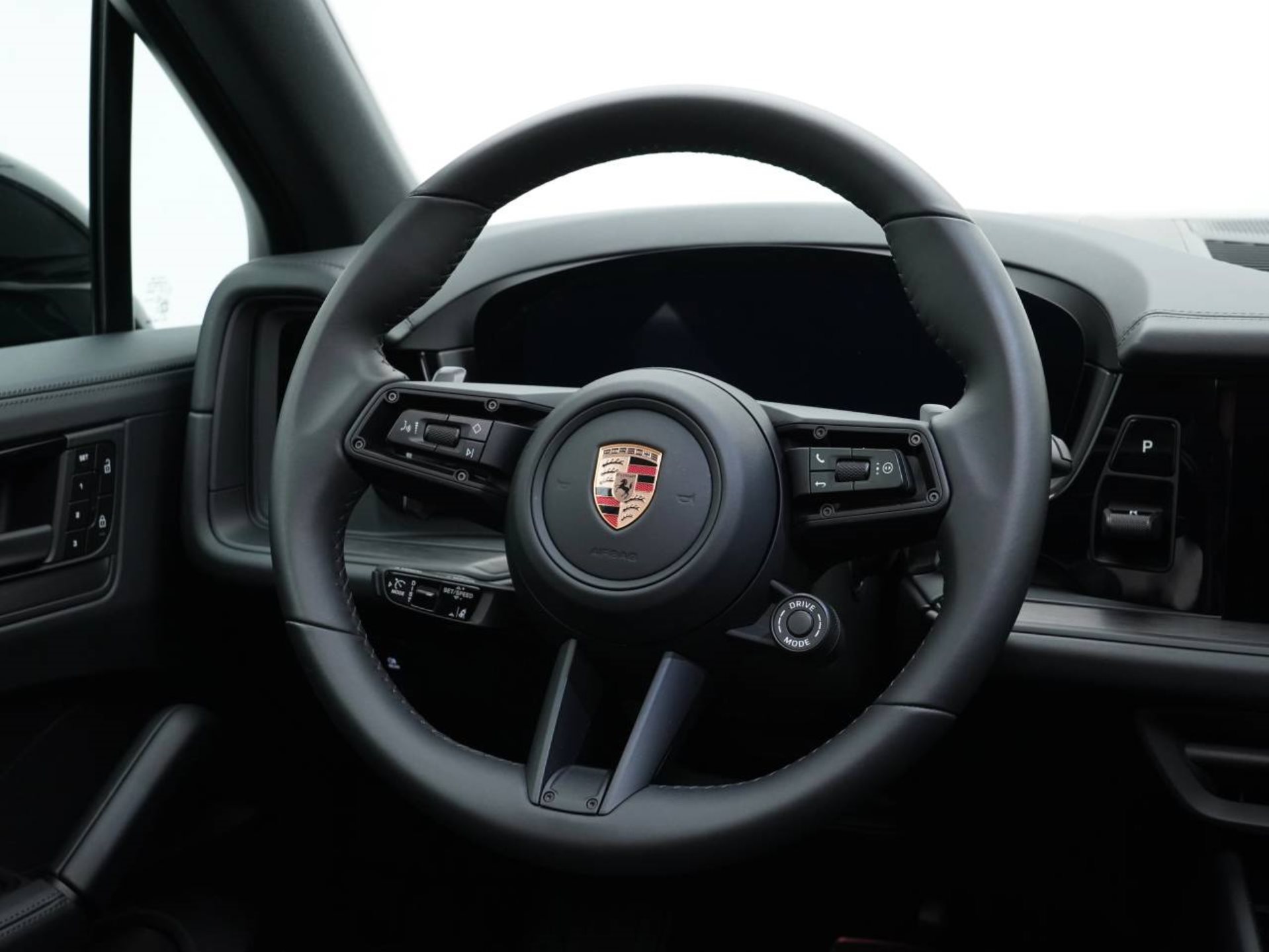 PORSCHE Cayenne S E-Hybrid Black Edition-image-15