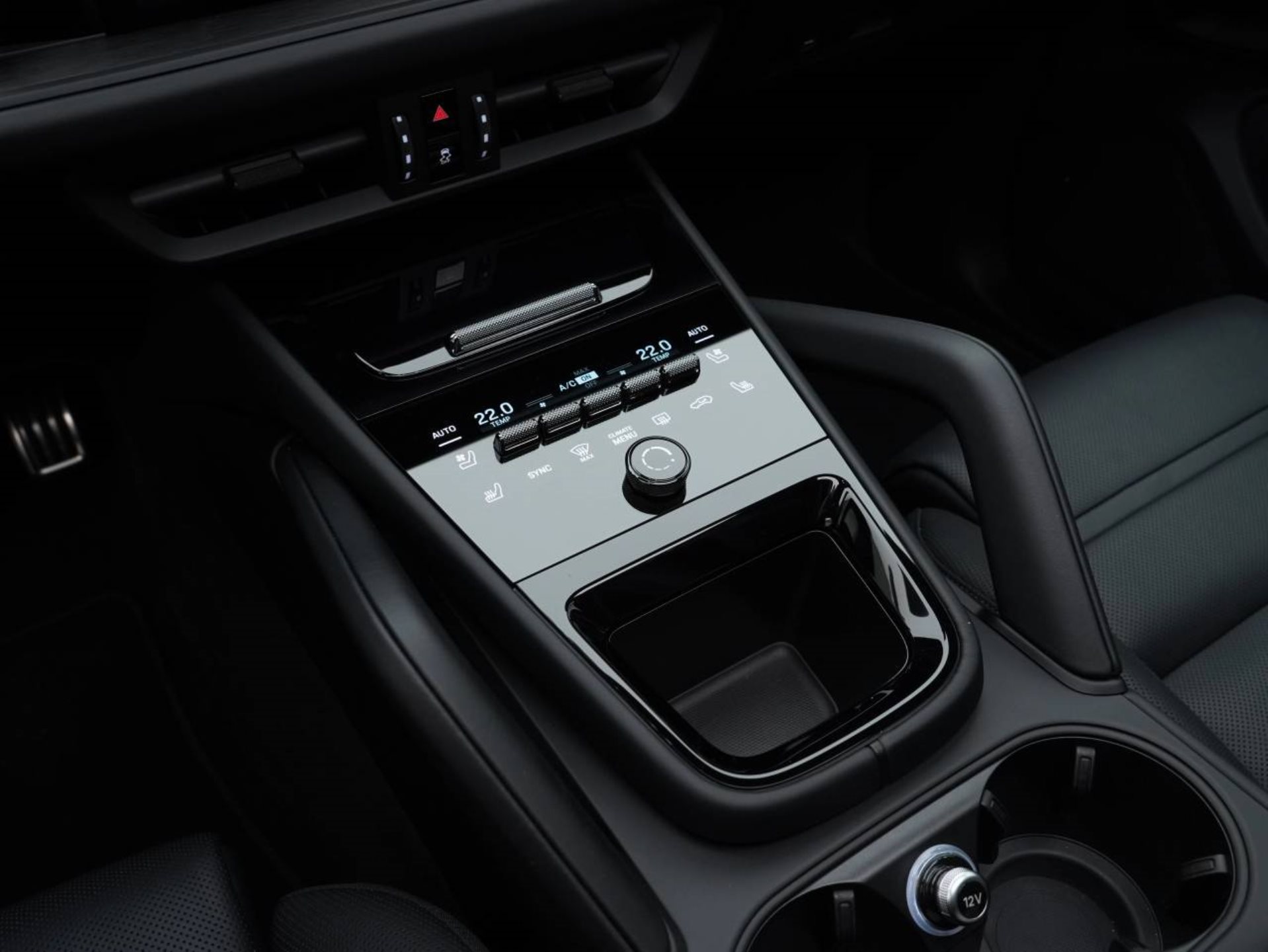 PORSCHE Cayenne S E-Hybrid Black Edition-image-19